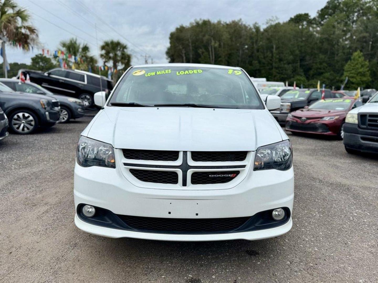 2019 White /Black Dodge Grand Caravan (2C4RDGEG8KR) with an 3.6l V6 MPI Dohc VVT Flex engine, Automatic transmission, located at 745 East Steele Rd., West Columbia, SC, 29170, (803) 755-9148, 33.927212, -81.148483 - Special Internet Price! 2019 Dodge Grand Caravan - Photo#1