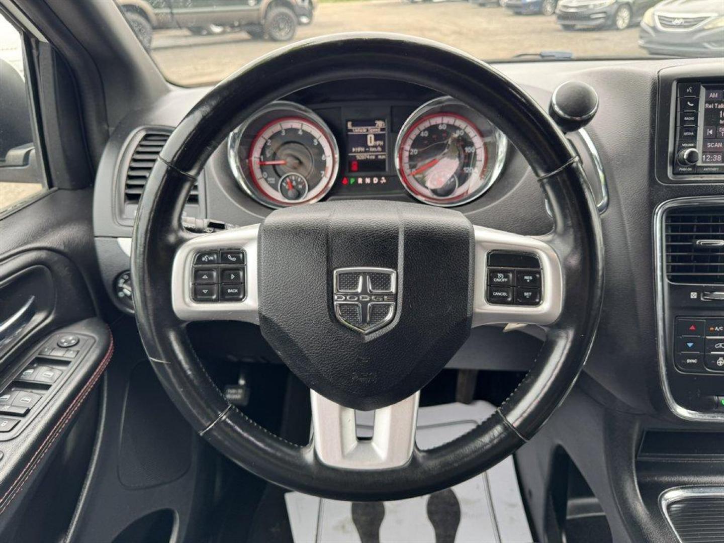 2019 White /Black Dodge Grand Caravan (2C4RDGEG8KR) with an 3.6l V6 MPI Dohc VVT Flex engine, Automatic transmission, located at 745 East Steele Rd., West Columbia, SC, 29170, (803) 755-9148, 33.927212, -81.148483 - Special Internet Price! 2019 Dodge Grand Caravan - Photo#7