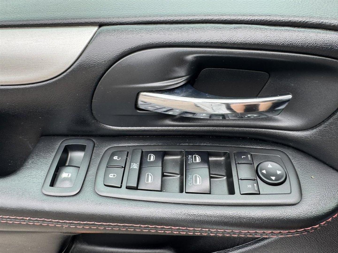 2019 White /Black Dodge Grand Caravan (2C4RDGEG8KR) with an 3.6l V6 MPI Dohc VVT Flex engine, Automatic transmission, located at 745 East Steele Rd., West Columbia, SC, 29170, (803) 755-9148, 33.927212, -81.148483 - Special Internet Price! 2019 Dodge Grand Caravan - Photo#18