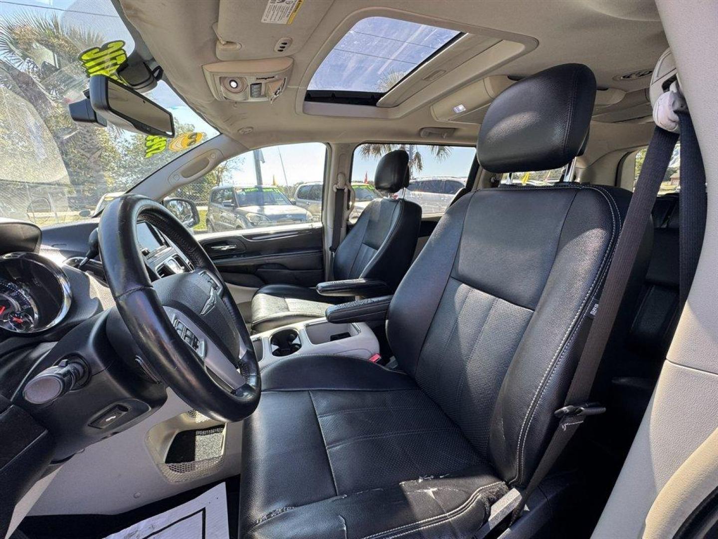 2014 Grey /Black Chrysler Town and Country (2C4RC1CG6ER) with an 3.6l V6 MPI Dohc VVT Flex engine, Automatic transmission, located at 745 East Steele Rd., West Columbia, SC, 29170, (803) 755-9148, 33.927212, -81.148483 - Special Internet Price!2014 Chrsyler Town and Country - Photo#19