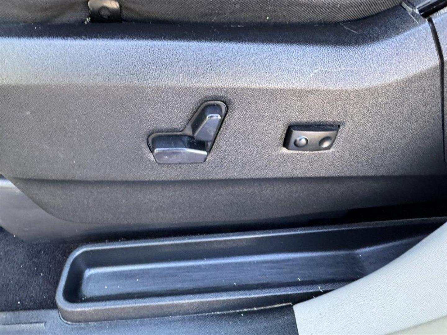 2014 Grey /Black Chrysler Town and Country (2C4RC1CG6ER) with an 3.6l V6 MPI Dohc VVT Flex engine, Automatic transmission, located at 745 East Steele Rd., West Columbia, SC, 29170, (803) 755-9148, 33.927212, -81.148483 - Special Internet Price!2014 Chrsyler Town and Country - Photo#20