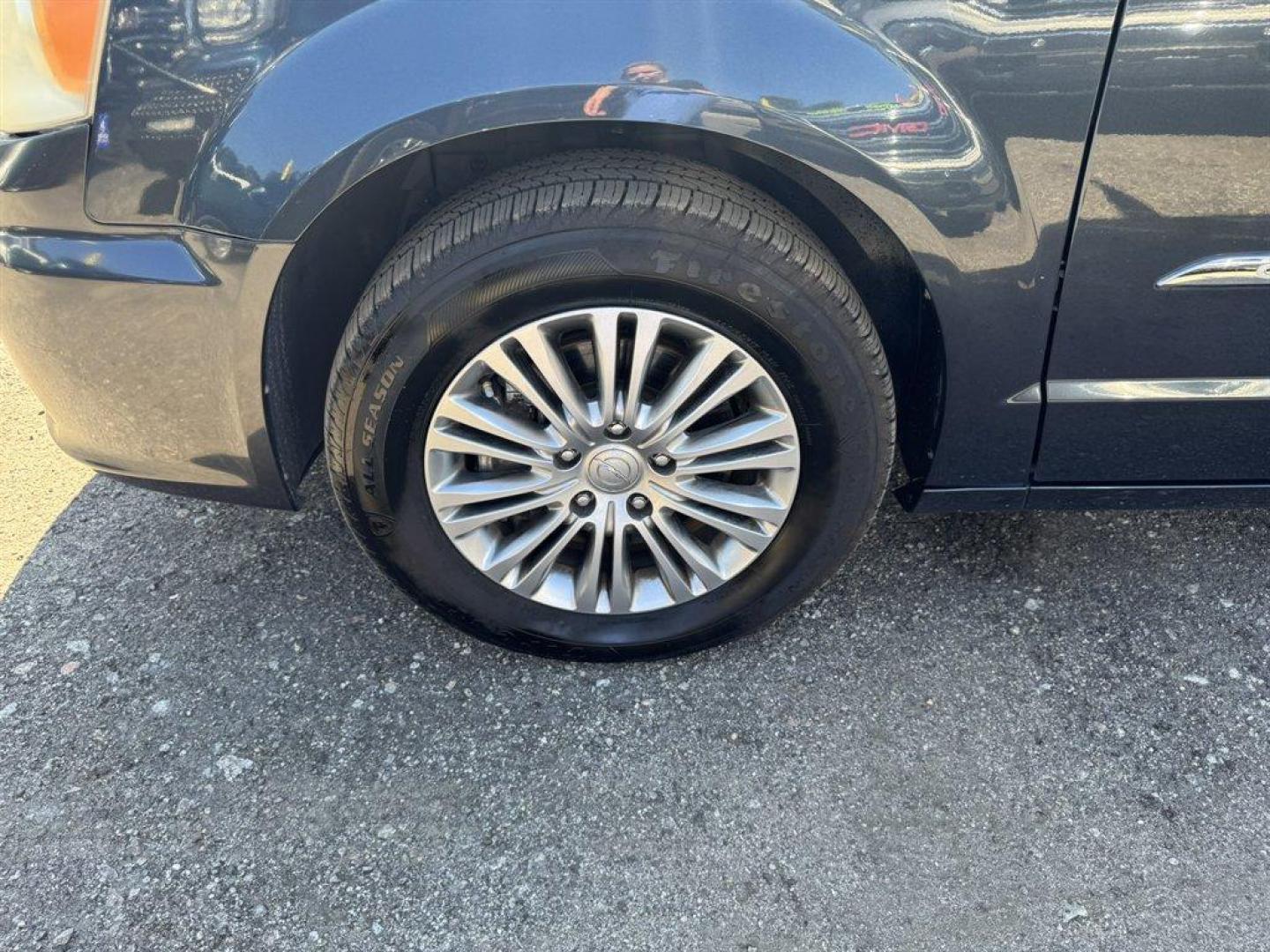 2014 Grey /Black Chrysler Town and Country (2C4RC1CG6ER) with an 3.6l V6 MPI Dohc VVT Flex engine, Automatic transmission, located at 745 East Steele Rd., West Columbia, SC, 29170, (803) 755-9148, 33.927212, -81.148483 - Special Internet Price!2014 Chrsyler Town and Country - Photo#32