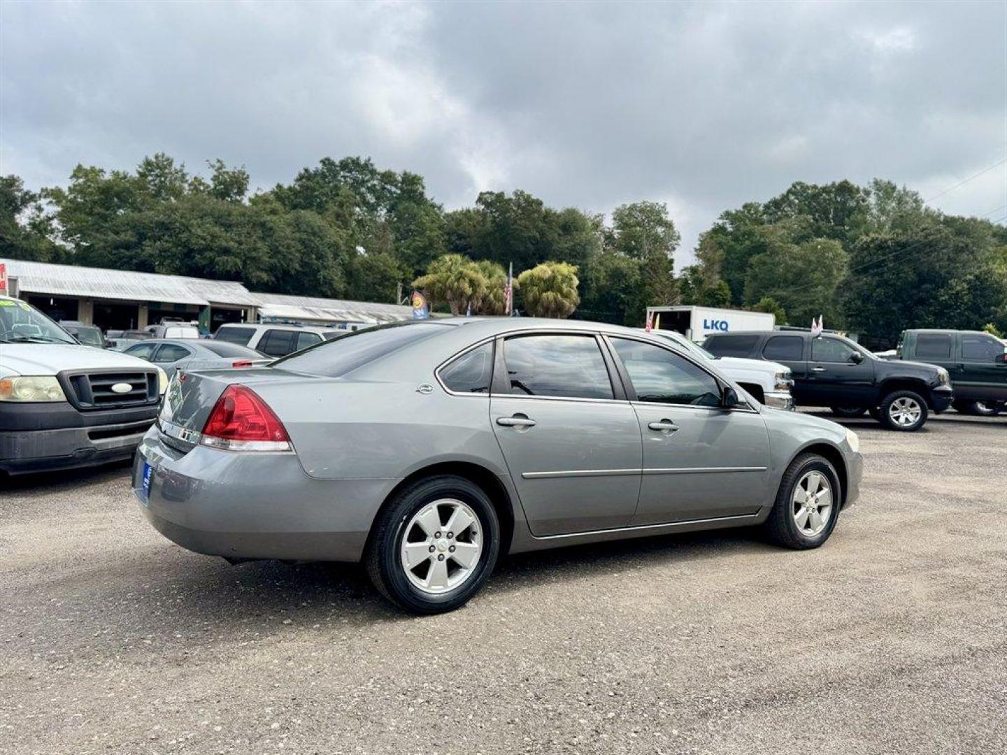 2007 Grey /Grey Chevrolet Impala (2G1WT55N679) with an 3.5l V6 MPI 3.5l engine, Automatic transmission, located at 745 East Steele Rd., West Columbia, SC, 29170, (803) 755-9148, 33.927212, -81.148483 - Special Internet Price! 2007 Chevrolet Impala - Photo#3