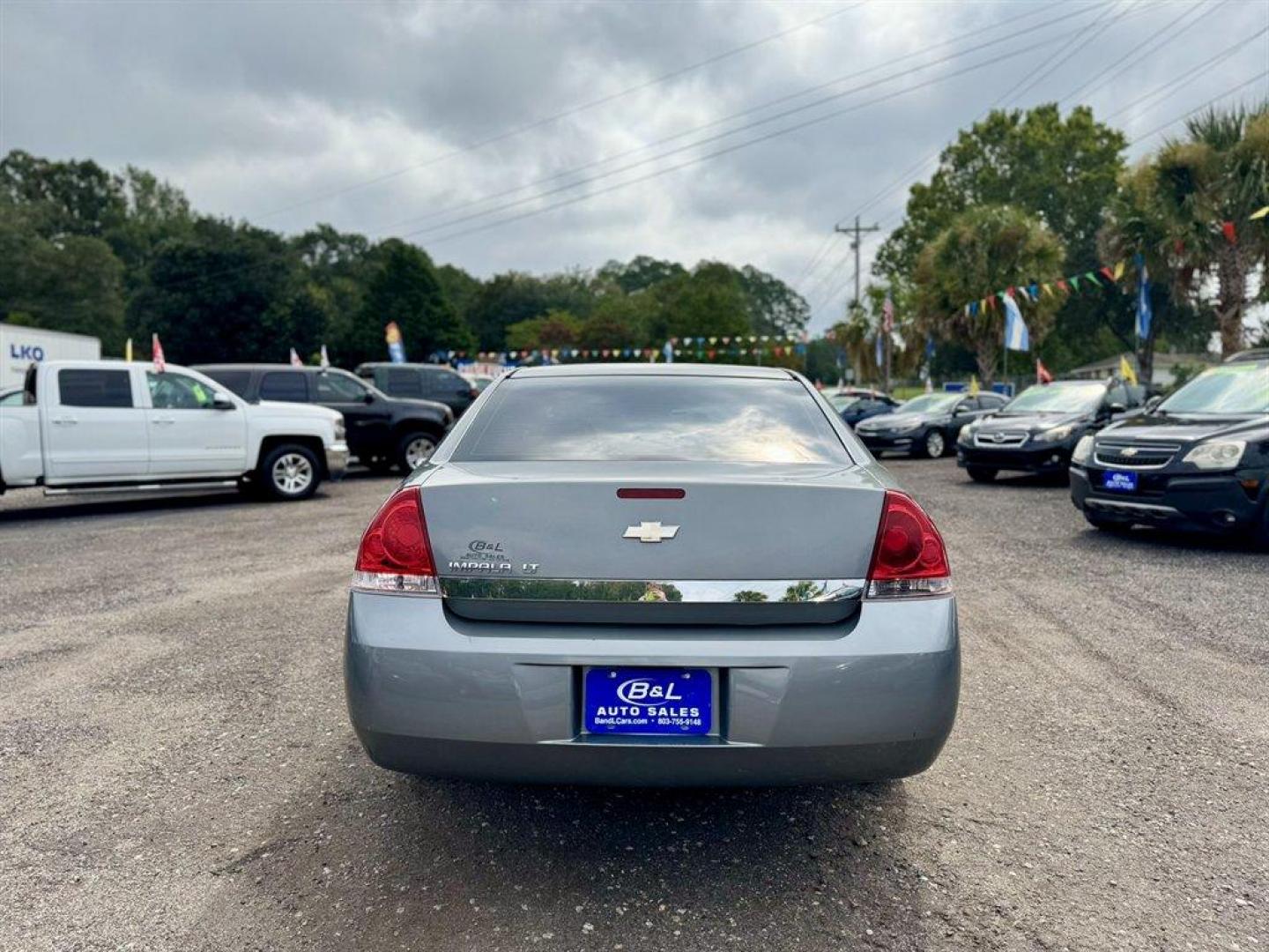 2007 Grey /Grey Chevrolet Impala (2G1WT55N679) with an 3.5l V6 MPI 3.5l engine, Automatic transmission, located at 745 East Steele Rd., West Columbia, SC, 29170, (803) 755-9148, 33.927212, -81.148483 - Special Internet Price! 2007 Chevrolet Impala - Photo#4