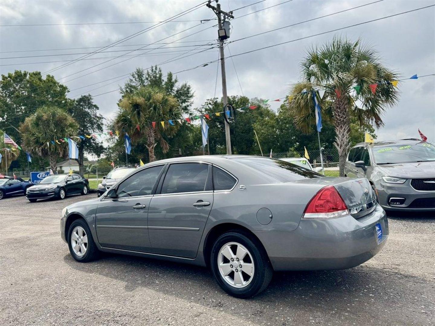 2007 Grey /Grey Chevrolet Impala (2G1WT55N679) with an 3.5l V6 MPI 3.5l engine, Automatic transmission, located at 745 East Steele Rd., West Columbia, SC, 29170, (803) 755-9148, 33.927212, -81.148483 - Special Internet Price! 2007 Chevrolet Impala - Photo#5