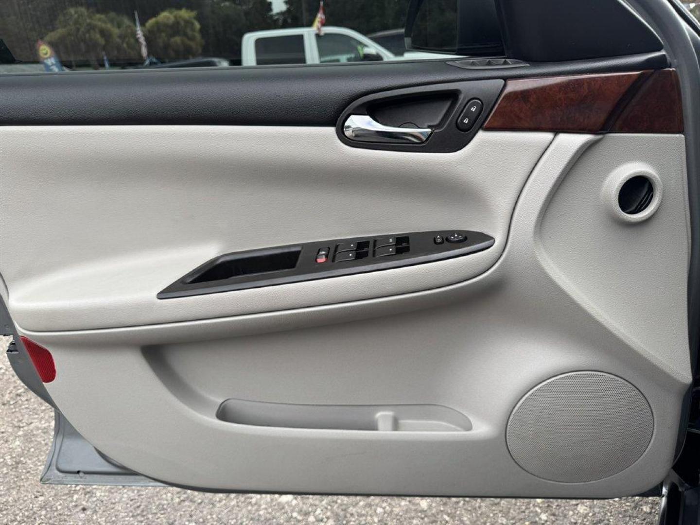 2007 Grey /Grey Chevrolet Impala (2G1WT55N679) with an 3.5l V6 MPI 3.5l engine, Automatic transmission, located at 745 East Steele Rd., West Columbia, SC, 29170, (803) 755-9148, 33.927212, -81.148483 - Special Internet Price! 2007 Chevrolet Impala - Photo#14