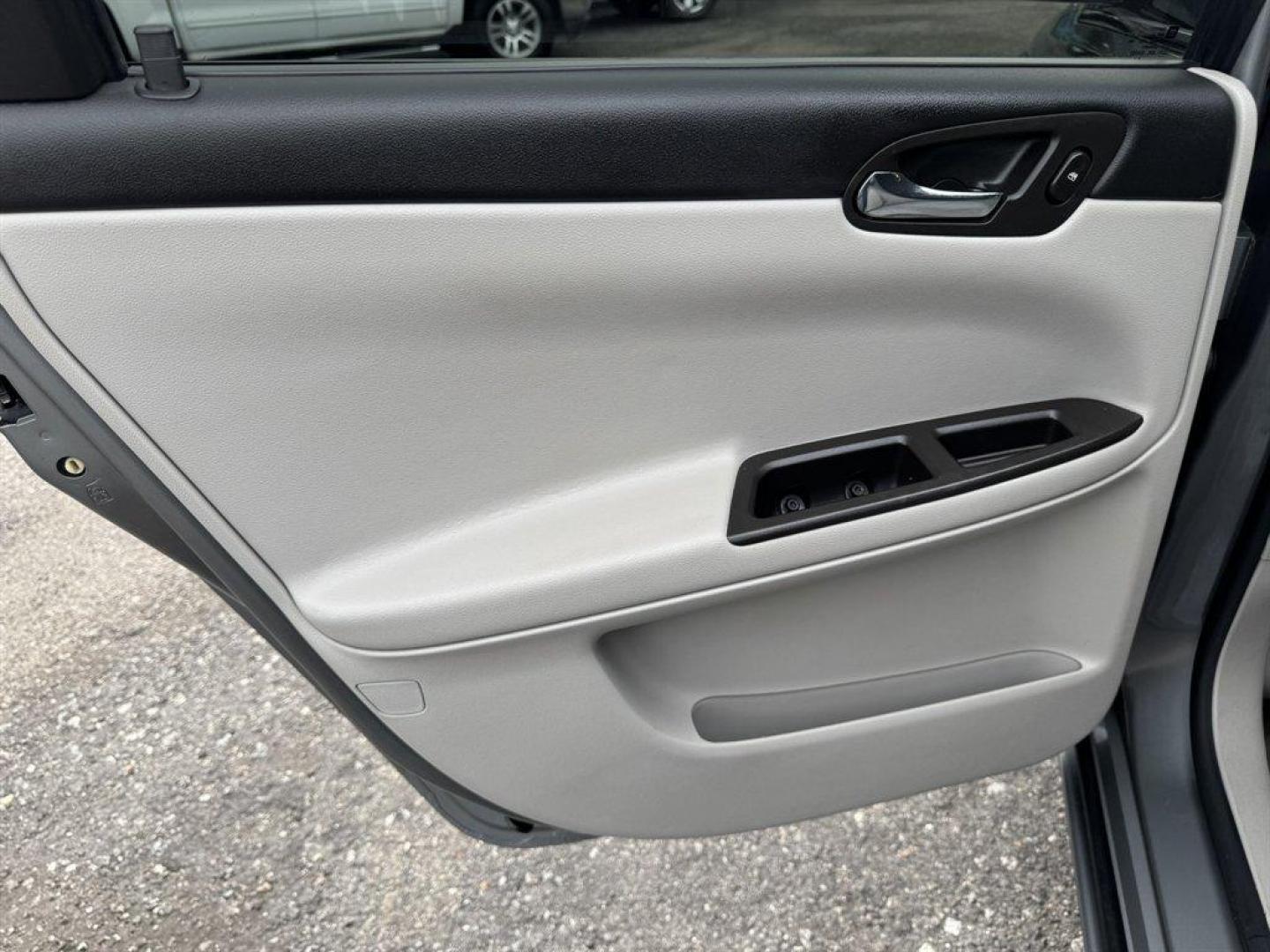 2007 Grey /Grey Chevrolet Impala (2G1WT55N679) with an 3.5l V6 MPI 3.5l engine, Automatic transmission, located at 745 East Steele Rd., West Columbia, SC, 29170, (803) 755-9148, 33.927212, -81.148483 - Special Internet Price! 2007 Chevrolet Impala - Photo#18