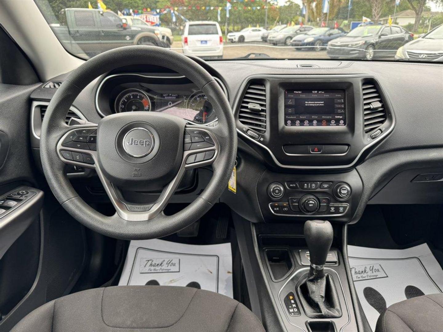 2019 Silver /Black Jeep Cherokee (1C4PJLCX1KD) with an 3.2l V6 Smpi Dohc 3.2l engine, Automatic transmission, located at 745 East Steele Rd., West Columbia, SC, 29170, (803) 755-9148, 33.927212, -81.148483 - Special Internet Price! 2019 Jeep Cherokee - Photo#6