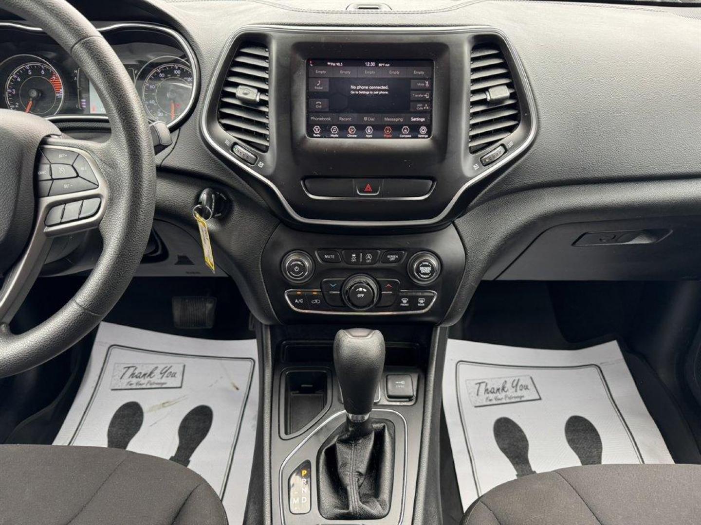 2019 Silver /Black Jeep Cherokee (1C4PJLCX1KD) with an 3.2l V6 Smpi Dohc 3.2l engine, Automatic transmission, located at 745 East Steele Rd., West Columbia, SC, 29170, (803) 755-9148, 33.927212, -81.148483 - Special Internet Price! 2019 Jeep Cherokee - Photo#11