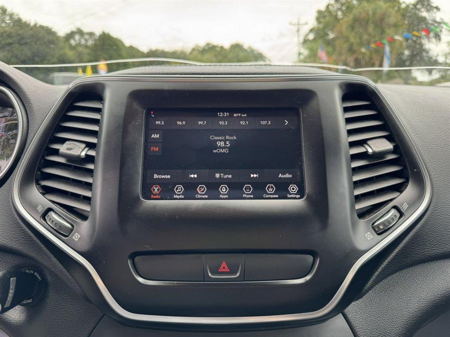 2019 Silver /Black Jeep Cherokee (1C4PJLCX1KD) with an 3.2l V6 Smpi Dohc 3.2l engine, Automatic transmission, located at 745 East Steele Rd., West Columbia, SC, 29170, (803) 755-9148, 33.927212, -81.148483 - Special Internet Price! 2019 Jeep Cherokee - Photo#12