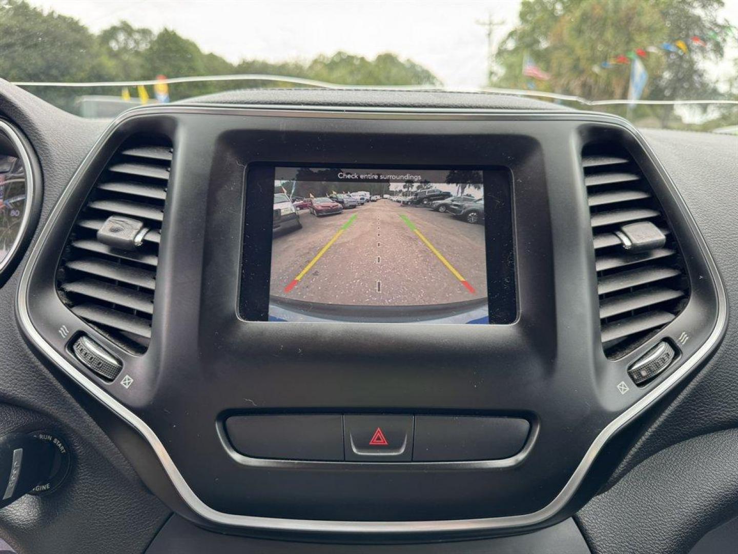 2019 Silver /Black Jeep Cherokee (1C4PJLCX1KD) with an 3.2l V6 Smpi Dohc 3.2l engine, Automatic transmission, located at 745 East Steele Rd., West Columbia, SC, 29170, (803) 755-9148, 33.927212, -81.148483 - Special Internet Price! 2019 Jeep Cherokee - Photo#13