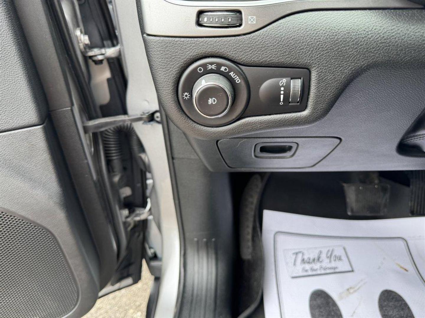 2019 Silver /Black Jeep Cherokee (1C4PJLCX1KD) with an 3.2l V6 Smpi Dohc 3.2l engine, Automatic transmission, located at 745 East Steele Rd., West Columbia, SC, 29170, (803) 755-9148, 33.927212, -81.148483 - Special Internet Price! 2019 Jeep Cherokee - Photo#15