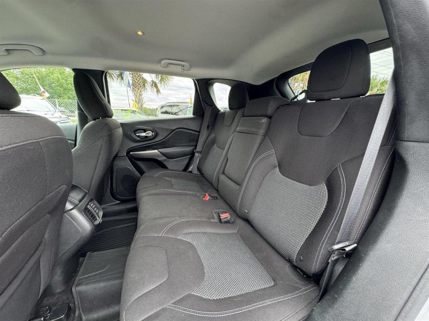 2019 Silver /Black Jeep Cherokee (1C4PJLCX1KD) with an 3.2l V6 Smpi Dohc 3.2l engine, Automatic transmission, located at 745 East Steele Rd., West Columbia, SC, 29170, (803) 755-9148, 33.927212, -81.148483 - Special Internet Price! 2019 Jeep Cherokee - Photo#20