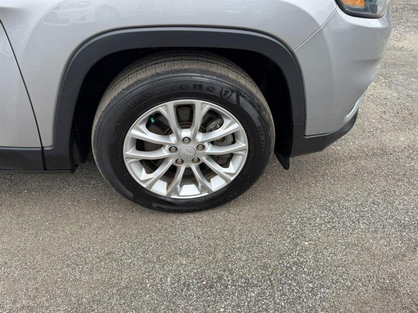 2019 Silver /Black Jeep Cherokee (1C4PJLCX1KD) with an 3.2l V6 Smpi Dohc 3.2l engine, Automatic transmission, located at 745 East Steele Rd., West Columbia, SC, 29170, (803) 755-9148, 33.927212, -81.148483 - Special Internet Price! 2019 Jeep Cherokee - Photo#27