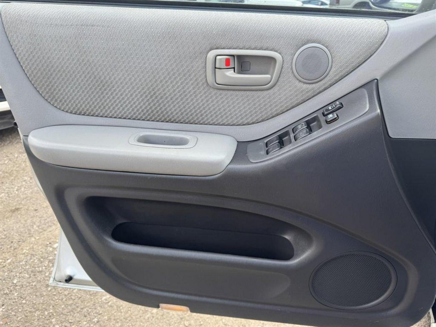 2005 Silver /Grey Toyota Highlander (JTEGD21A050) with an 2.4l I-4 SFI Dohc 2.4l engine, Automatic transmission, located at 745 East Steele Rd., West Columbia, SC, 29170, (803) 755-9148, 33.927212, -81.148483 - Special Internet Price! 2005 Toyota Highlander - Photo#11