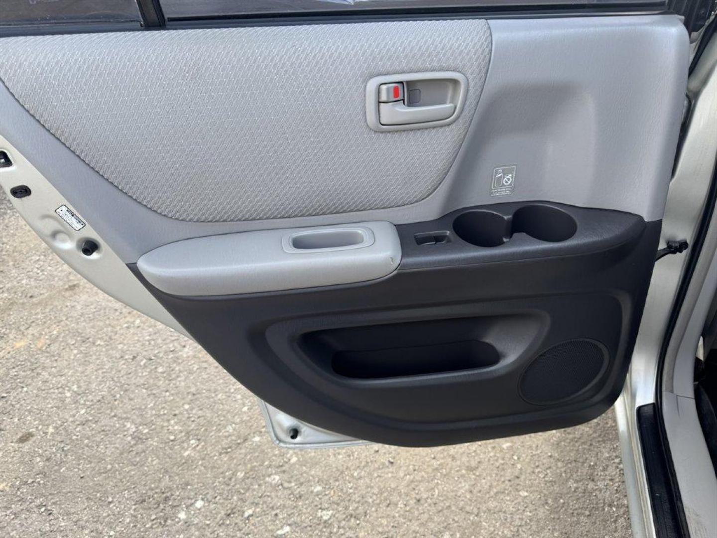 2005 Silver /Grey Toyota Highlander (JTEGD21A050) with an 2.4l I-4 SFI Dohc 2.4l engine, Automatic transmission, located at 745 East Steele Rd., West Columbia, SC, 29170, (803) 755-9148, 33.927212, -81.148483 - Special Internet Price! 2005 Toyota Highlander - Photo#15