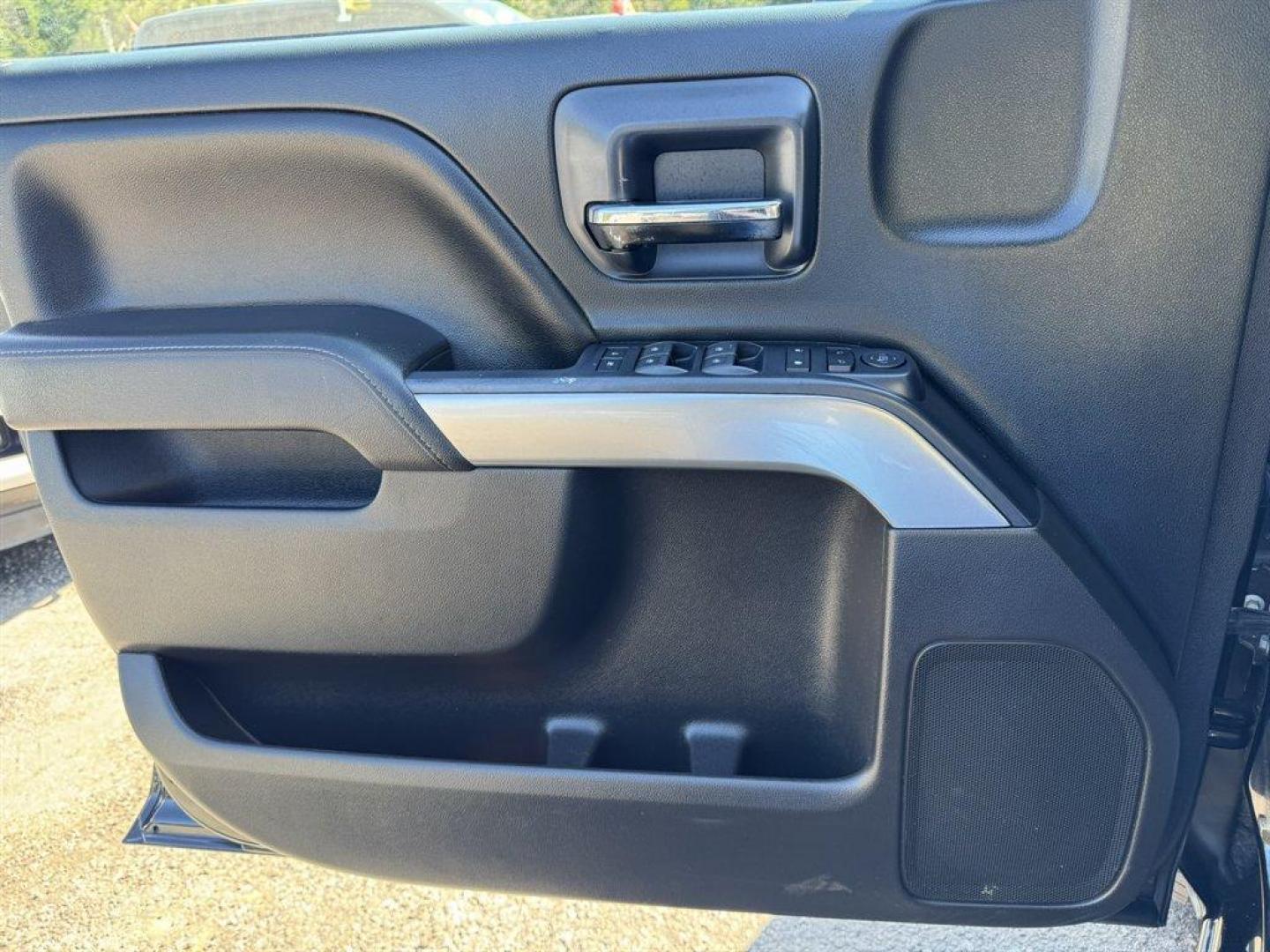 2018 Black /Black Chevrolet Silverado 1500 (2GCRCREC2J1) with an 5.3l V8 DI VVT Flex 5.3l engine, Automatic transmission, located at 745 East Steele Rd., West Columbia, SC, 29170, (803) 755-9148, 33.927212, -81.148483 - Special Internet Price! 2018 Chevrolet Silverado - Photo#16