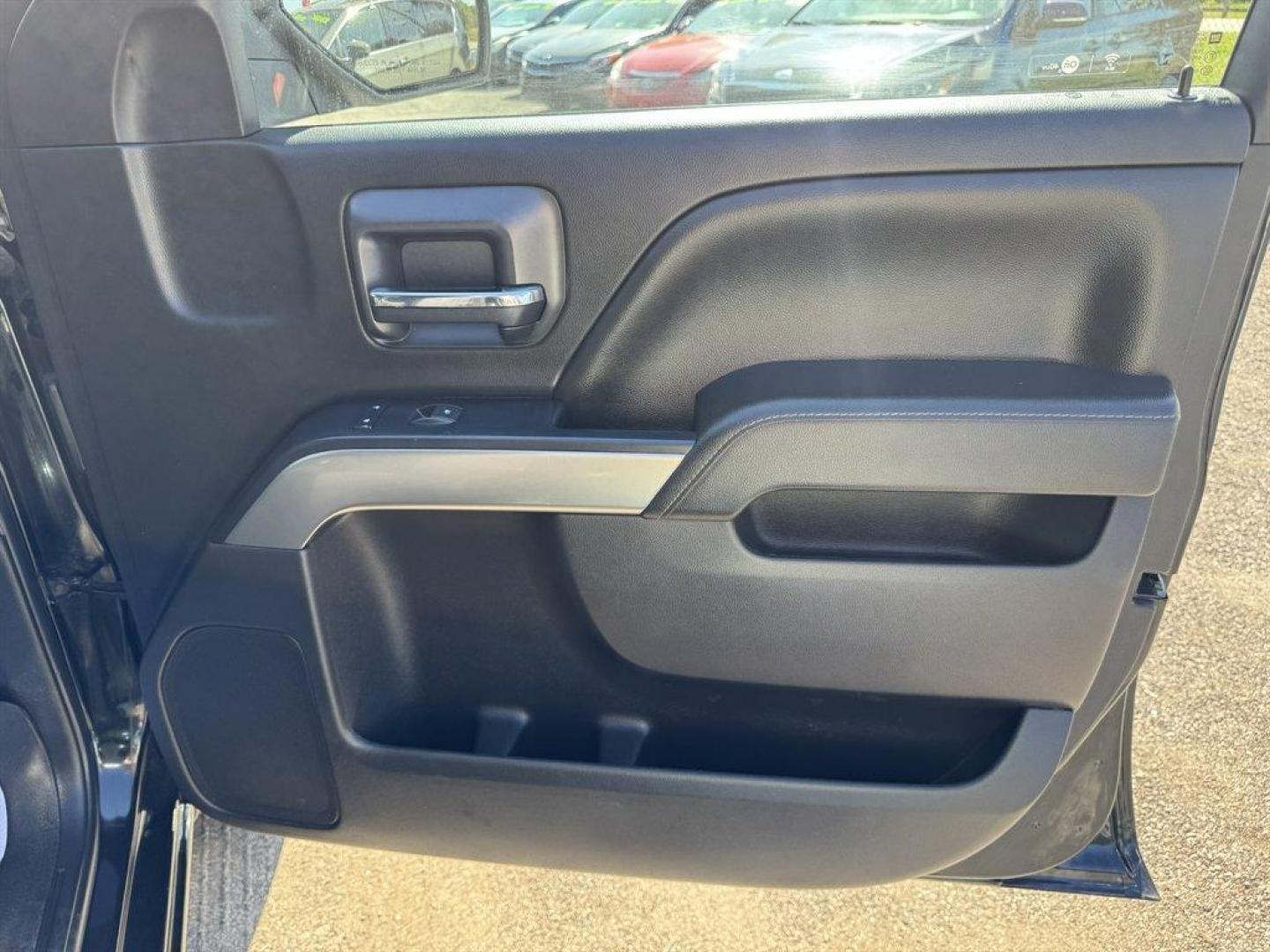 2018 Black /Black Chevrolet Silverado 1500 (2GCRCREC2J1) with an 5.3l V8 DI VVT Flex 5.3l engine, Automatic transmission, located at 745 East Steele Rd., West Columbia, SC, 29170, (803) 755-9148, 33.927212, -81.148483 - Special Internet Price! 2018 Chevrolet Silverado - Photo#24