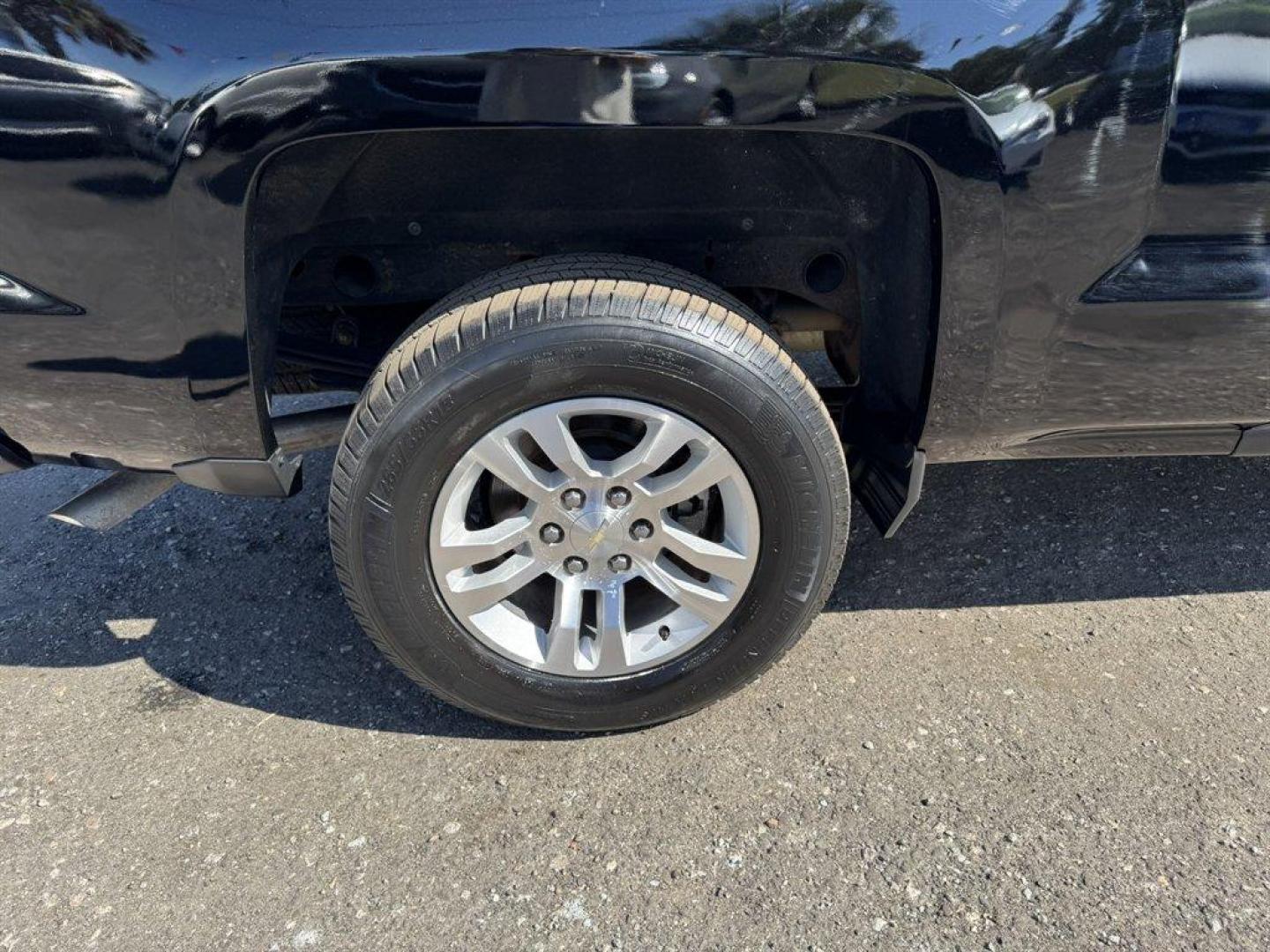2018 Black /Black Chevrolet Silverado 1500 (2GCRCREC2J1) with an 5.3l V8 DI VVT Flex 5.3l engine, Automatic transmission, located at 745 East Steele Rd., West Columbia, SC, 29170, (803) 755-9148, 33.927212, -81.148483 - Special Internet Price! 2018 Chevrolet Silverado - Photo#29