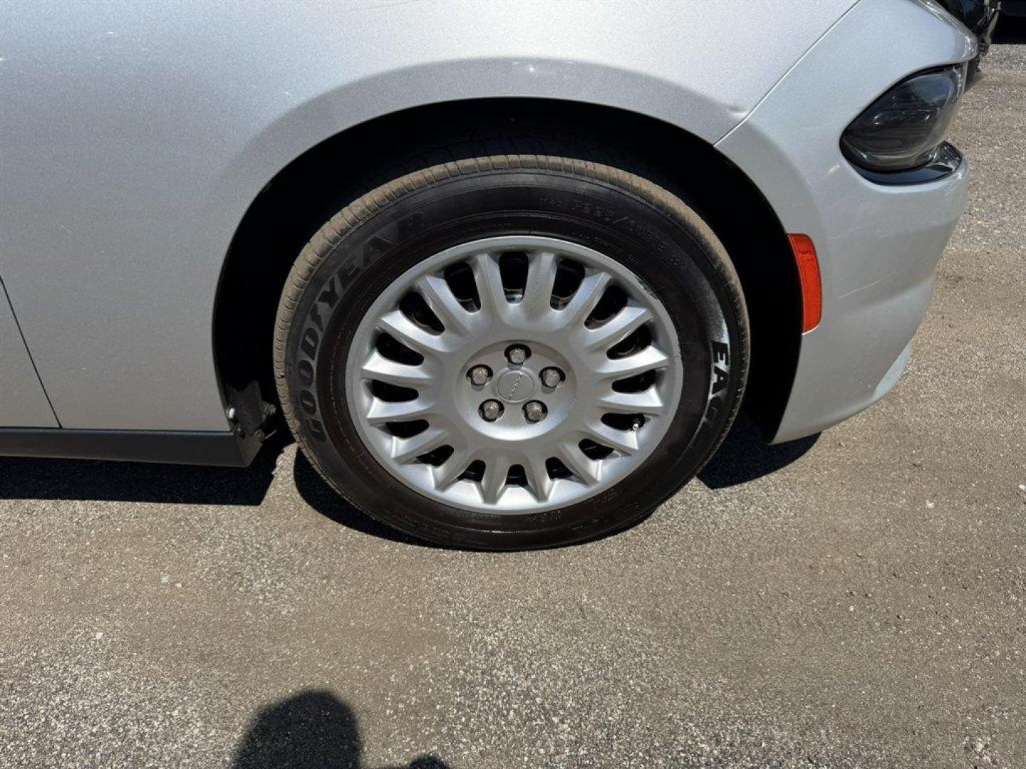 2017 Silver /Black Dodge Charger (2C3CDXKT9HH) with an 5.7l V8 SFI Hemi MLT-Disp engine, Automatic transmission, located at 745 East Steele Rd., West Columbia, SC, 29170, (803) 755-9148, 33.927212, -81.148483 - Special Internet Price! 2017 Dodge Charger - Photo#26
