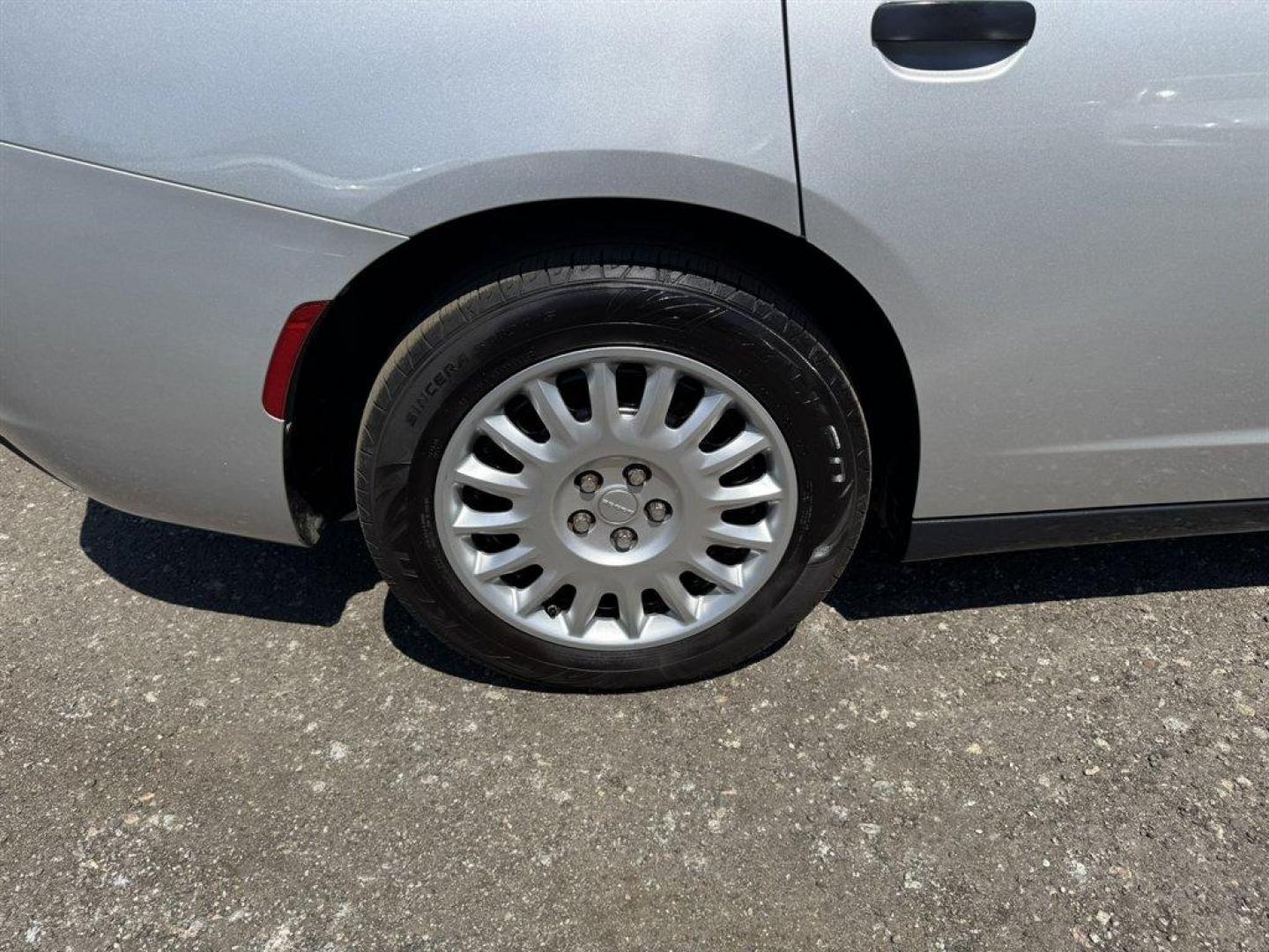 2017 Silver /Black Dodge Charger (2C3CDXKT9HH) with an 5.7l V8 SFI Hemi MLT-Disp engine, Automatic transmission, located at 745 East Steele Rd., West Columbia, SC, 29170, (803) 755-9148, 33.927212, -81.148483 - Special Internet Price! 2017 Dodge Charger - Photo#27
