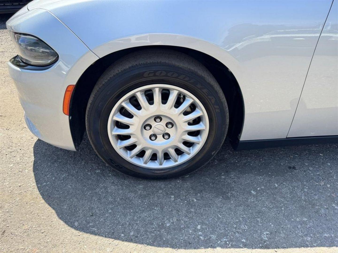 2017 Silver /Black Dodge Charger (2C3CDXKT9HH) with an 5.7l V8 SFI Hemi MLT-Disp engine, Automatic transmission, located at 745 East Steele Rd., West Columbia, SC, 29170, (803) 755-9148, 33.927212, -81.148483 - Special Internet Price! 2017 Dodge Charger - Photo#29