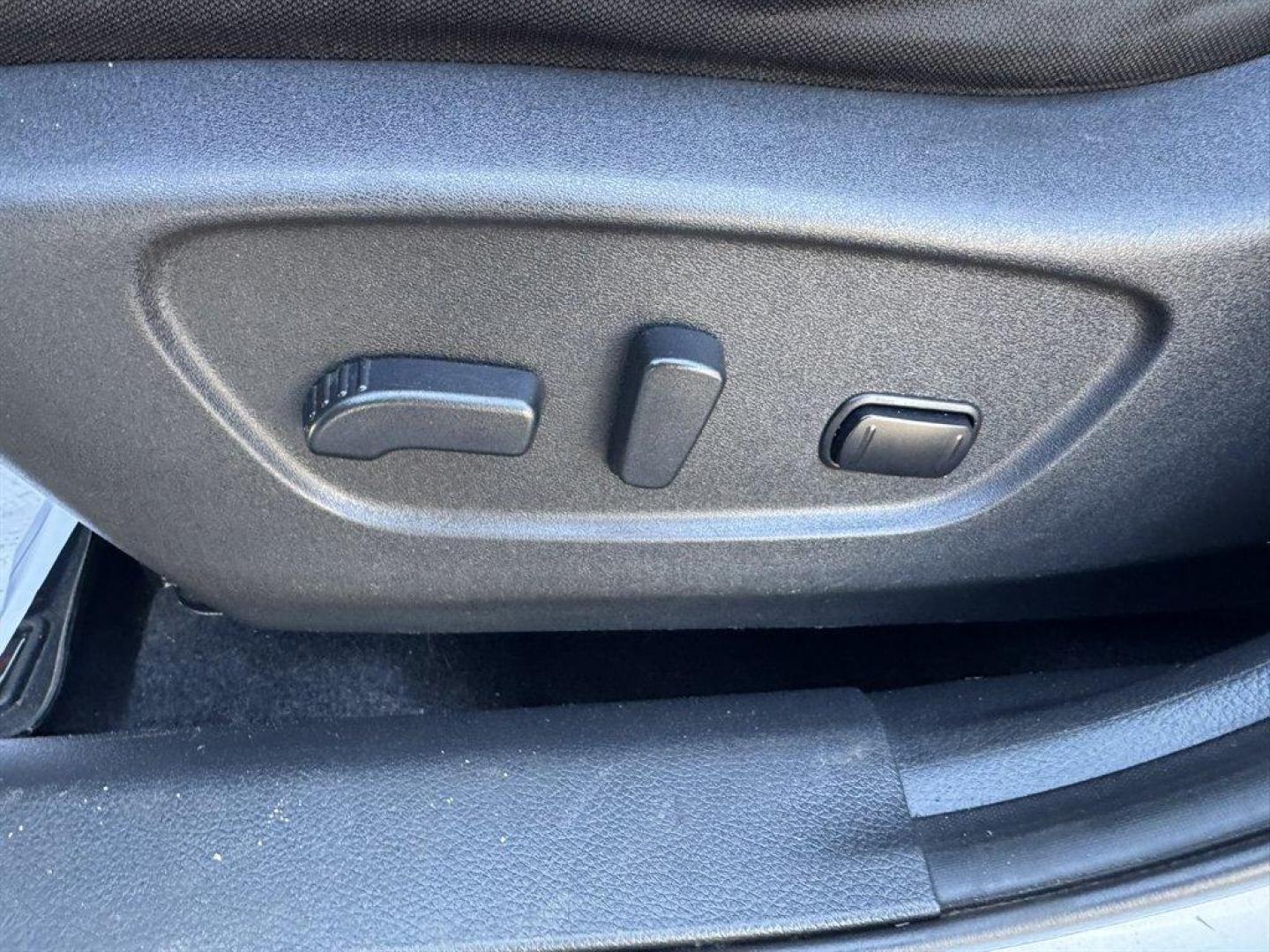 2019 Silver /Black Nissan Rogue (JN8AT2MV9KW) with an 2.5l I-4 MPI Dohc 2.5l engine, Automatic transmission, located at 745 East Steele Rd., West Columbia, SC, 29170, (803) 755-9148, 33.927212, -81.148483 - Special Internet Price! 2019 Nissan Rogue - Photo#21