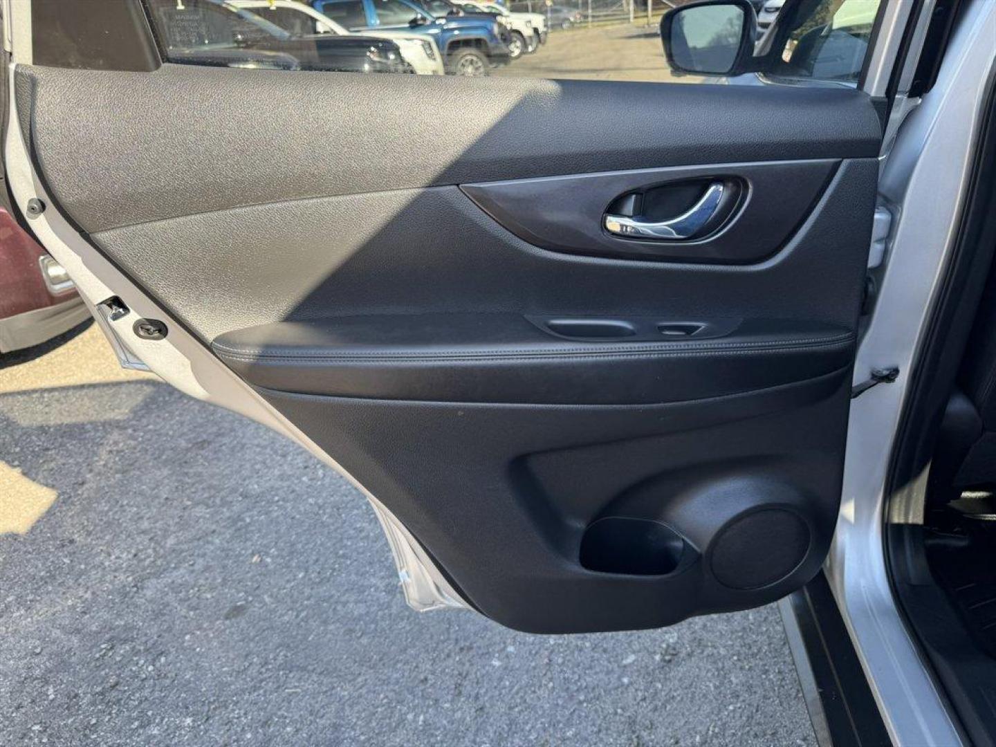 2019 Silver /Black Nissan Rogue (JN8AT2MV9KW) with an 2.5l I-4 MPI Dohc 2.5l engine, Automatic transmission, located at 745 East Steele Rd., West Columbia, SC, 29170, (803) 755-9148, 33.927212, -81.148483 - Special Internet Price! 2019 Nissan Rogue - Photo#22