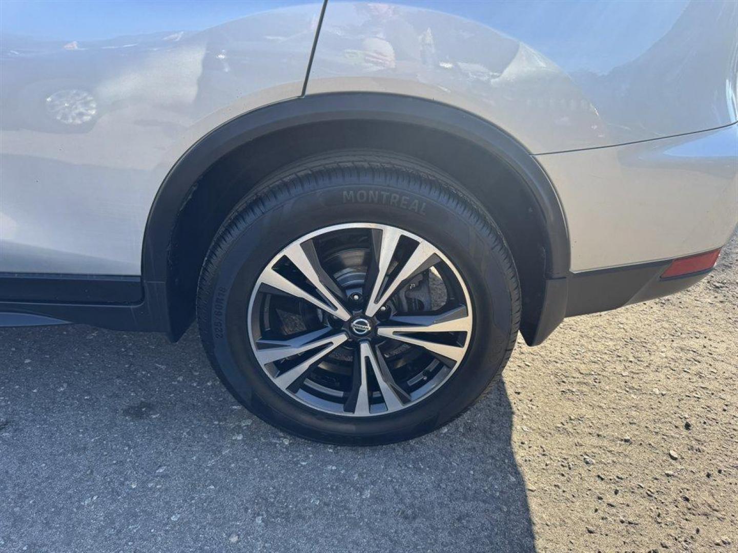 2019 Silver /Black Nissan Rogue (JN8AT2MV9KW) with an 2.5l I-4 MPI Dohc 2.5l engine, Automatic transmission, located at 745 East Steele Rd., West Columbia, SC, 29170, (803) 755-9148, 33.927212, -81.148483 - Special Internet Price! 2019 Nissan Rogue - Photo#33