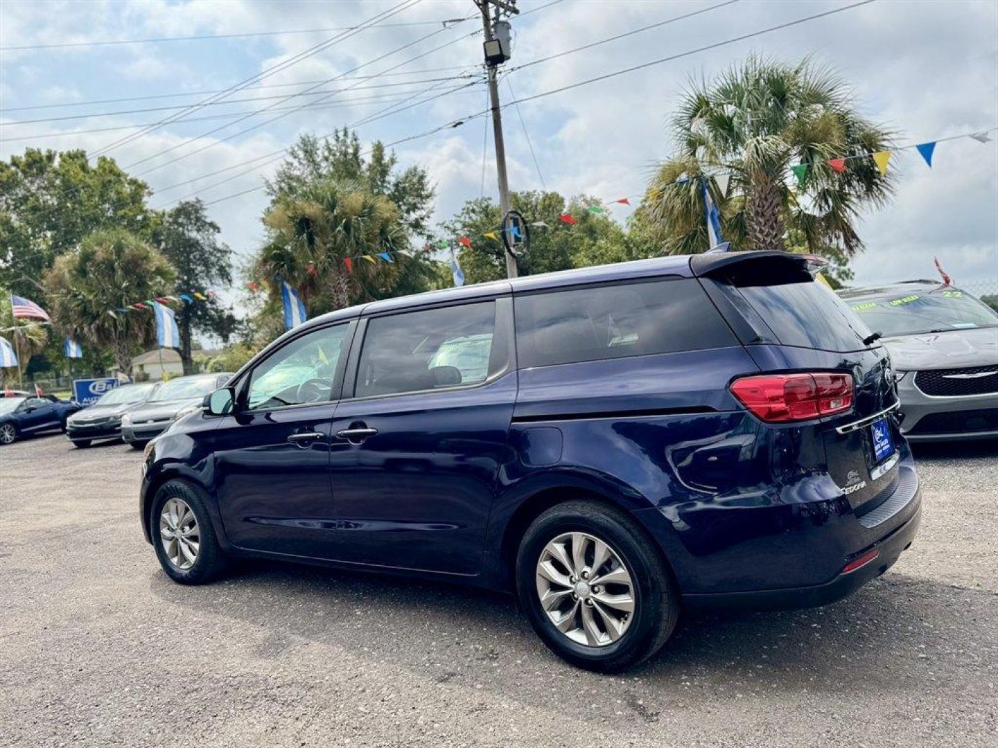 2019 Blue /Tan Kia Sedona (KNDMB5C15K6) with an 3.3l V6 DI Dohc 3.3l engine, Automatic transmission, located at 745 East Steele Rd., West Columbia, SC, 29170, (803) 755-9148, 33.927212, -81.148483 - Special Internet Price! 2019 Kia Sedona - Photo#5