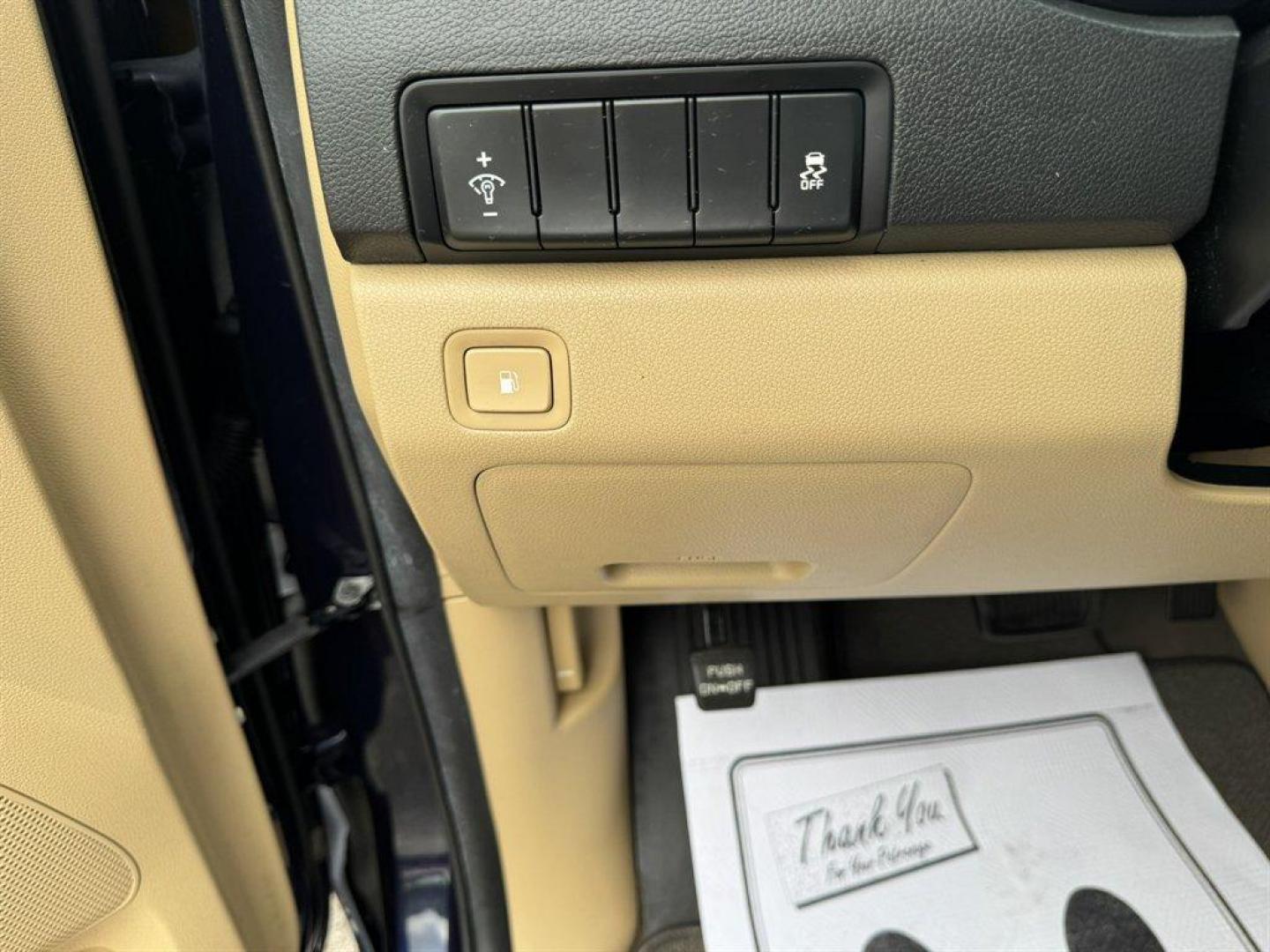 2019 Blue /Tan Kia Sedona (KNDMB5C15K6) with an 3.3l V6 DI Dohc 3.3l engine, Automatic transmission, located at 745 East Steele Rd., West Columbia, SC, 29170, (803) 755-9148, 33.927212, -81.148483 - Special Internet Price! 2019 Kia Sedona - Photo#18