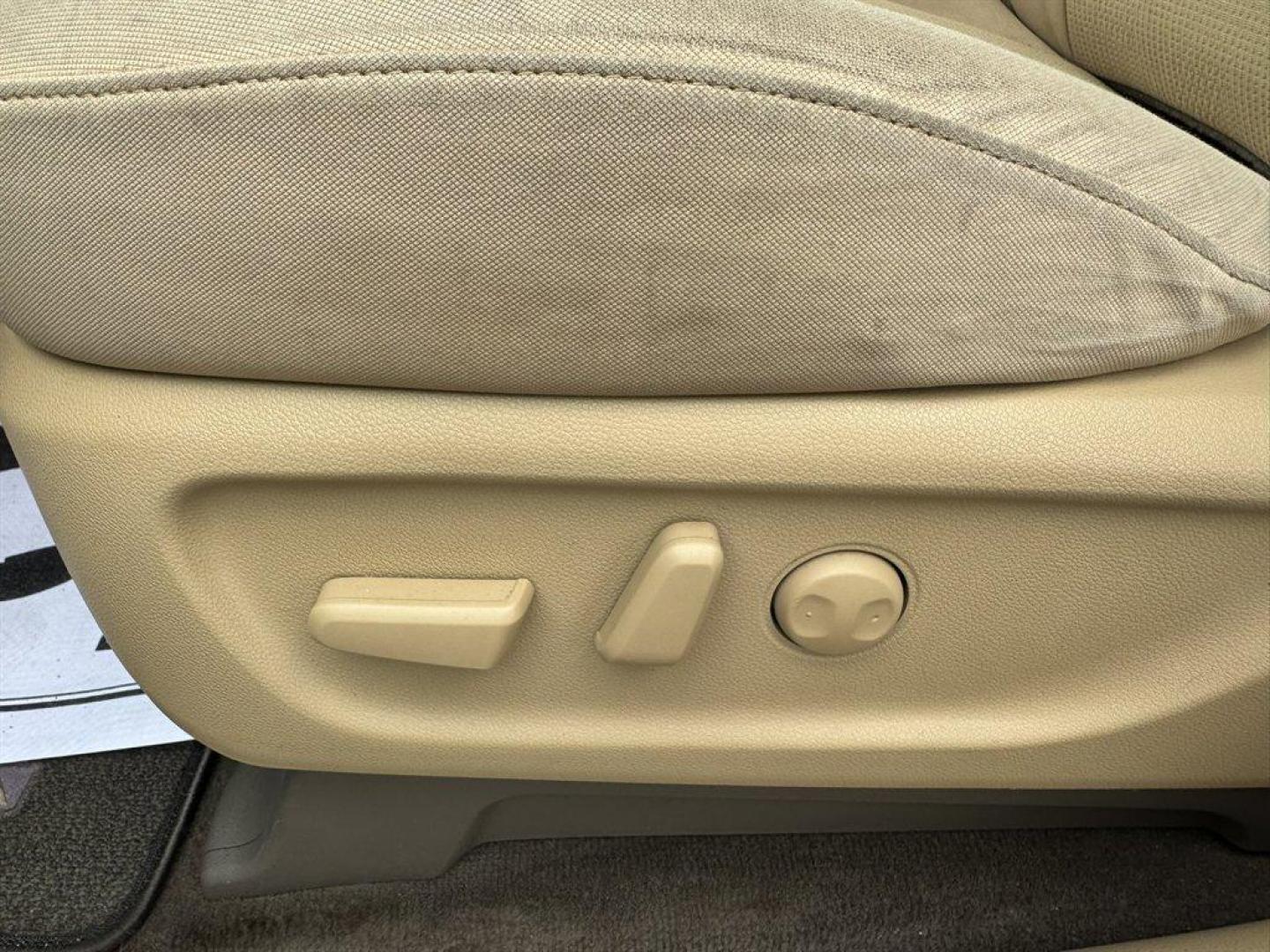 2019 Blue /Tan Kia Sedona (KNDMB5C15K6) with an 3.3l V6 DI Dohc 3.3l engine, Automatic transmission, located at 745 East Steele Rd., West Columbia, SC, 29170, (803) 755-9148, 33.927212, -81.148483 - Special Internet Price! 2019 Kia Sedona - Photo#22