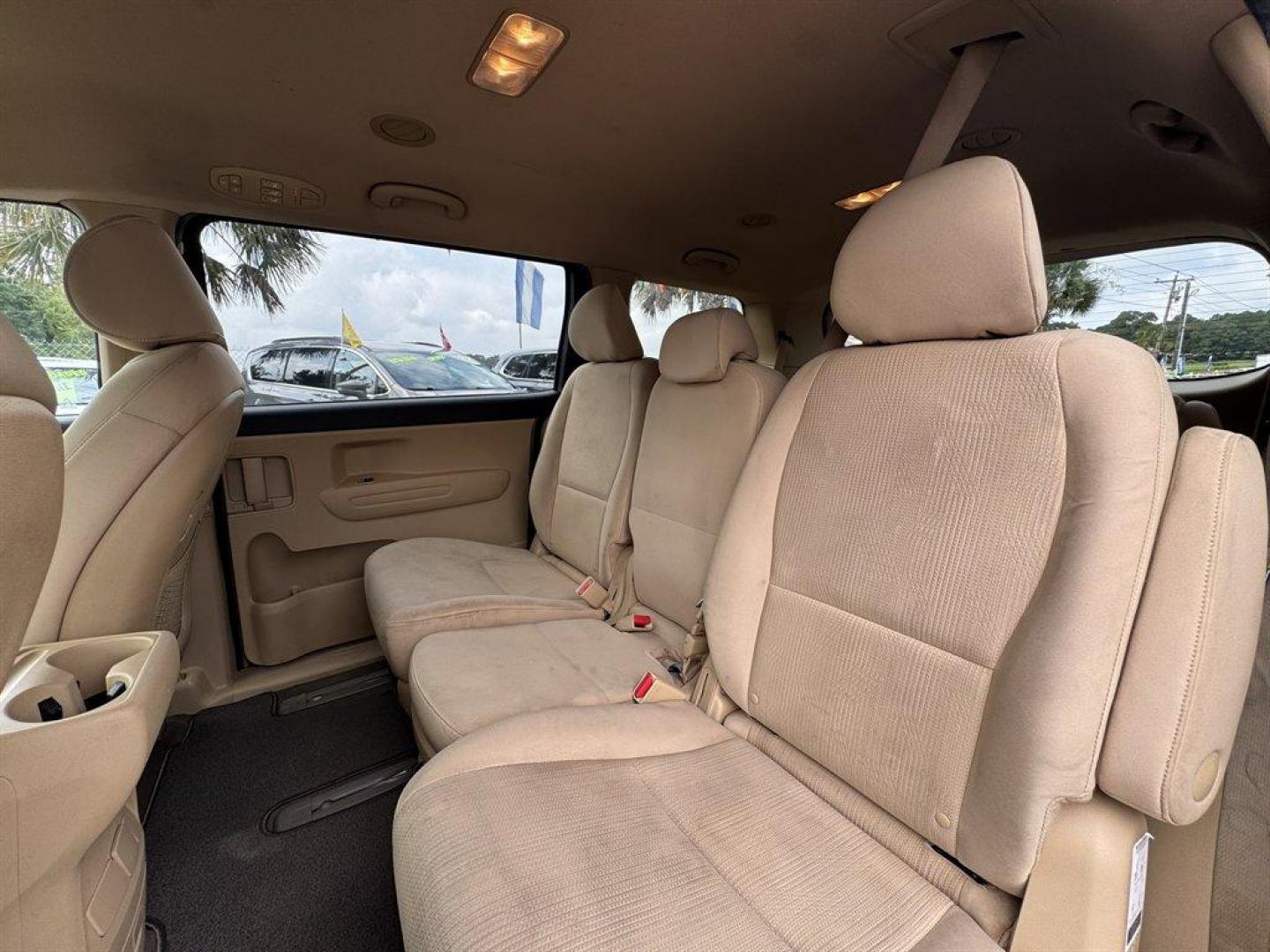 2019 Blue /Tan Kia Sedona (KNDMB5C15K6) with an 3.3l V6 DI Dohc 3.3l engine, Automatic transmission, located at 745 East Steele Rd., West Columbia, SC, 29170, (803) 755-9148, 33.927212, -81.148483 - Special Internet Price! 2019 Kia Sedona - Photo#23