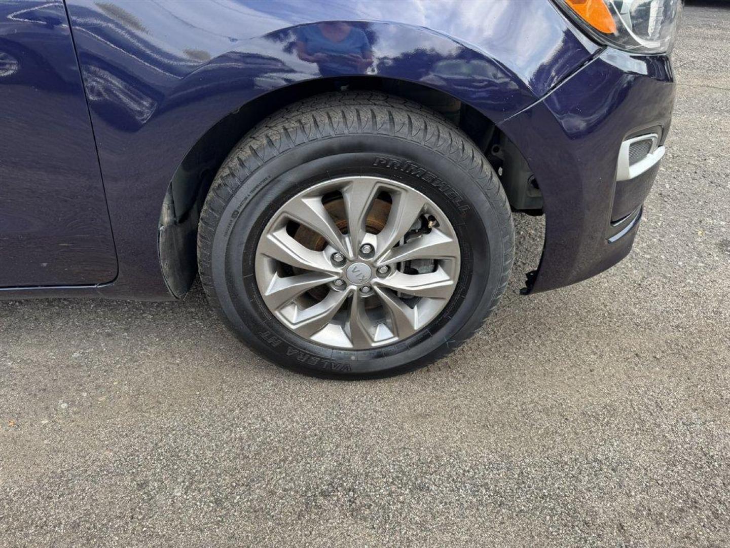 2019 Blue /Tan Kia Sedona (KNDMB5C15K6) with an 3.3l V6 DI Dohc 3.3l engine, Automatic transmission, located at 745 East Steele Rd., West Columbia, SC, 29170, (803) 755-9148, 33.927212, -81.148483 - Special Internet Price! 2019 Kia Sedona - Photo#30