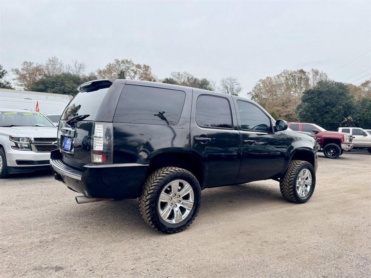 2008 Black /Black GMC Yukon (1GKEC63828J) with an 6.2l V8 SFI OHV HO 6.2l engine, Automatic transmission, located at 745 East Steele Rd., West Columbia, SC, 29170, (803) 755-9148, 33.927212, -81.148483 - Photo#3