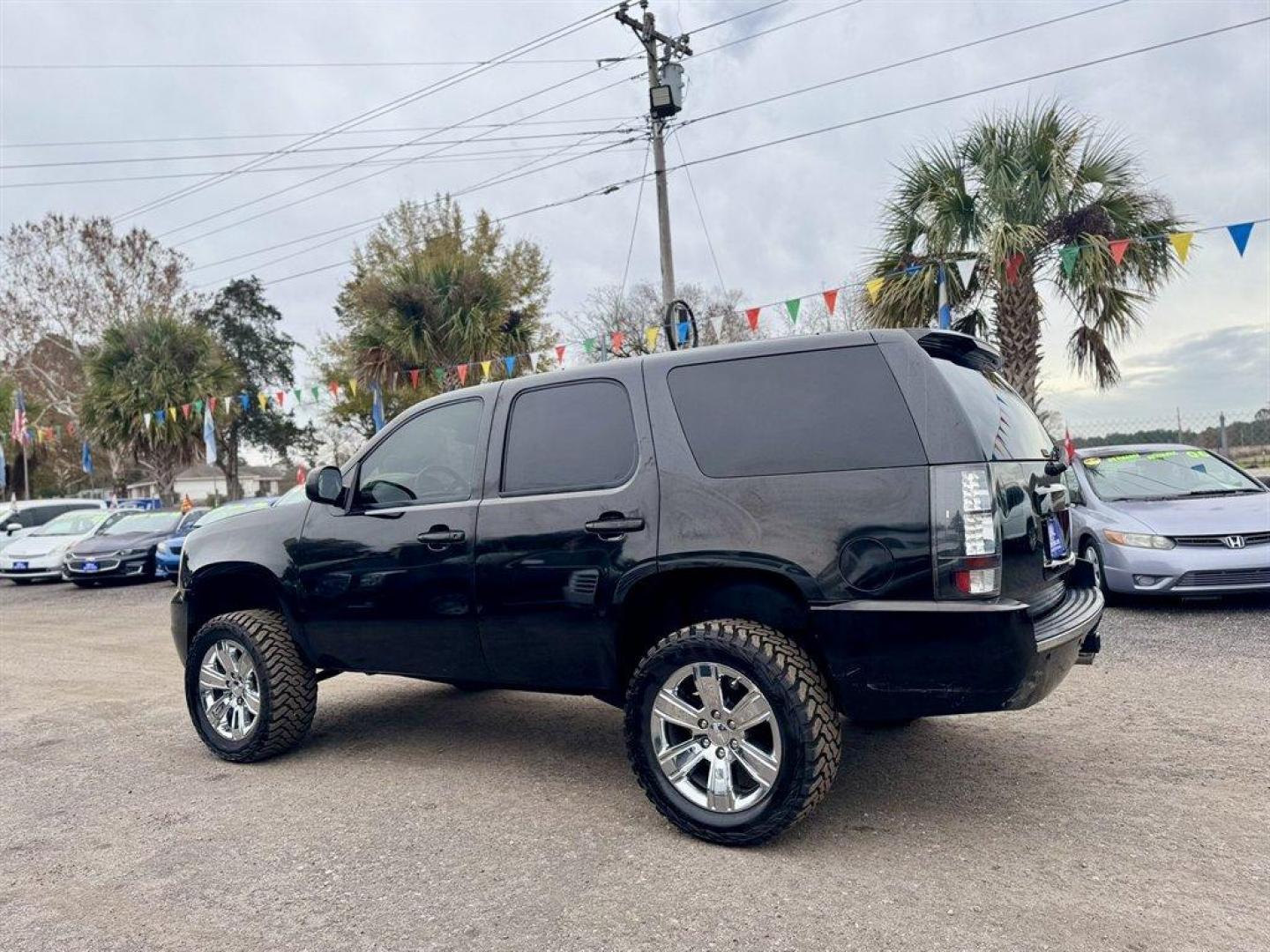 2008 Black /Black GMC Yukon (1GKEC63828J) with an 6.2l V8 SFI OHV HO 6.2l engine, Automatic transmission, located at 745 East Steele Rd., West Columbia, SC, 29170, (803) 755-9148, 33.927212, -81.148483 - Photo#5