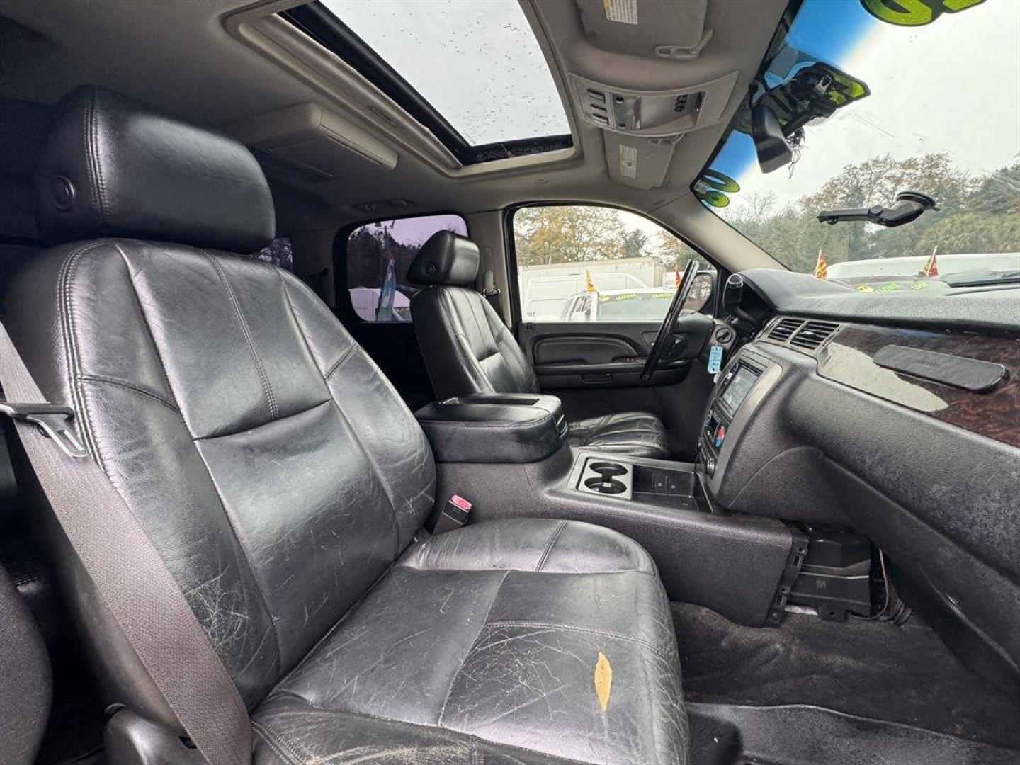 2008 Black /Black GMC Yukon (1GKEC63828J) with an 6.2l V8 SFI OHV HO 6.2l engine, Automatic transmission, located at 745 East Steele Rd., West Columbia, SC, 29170, (803) 755-9148, 33.927212, -81.148483 - Photo#27