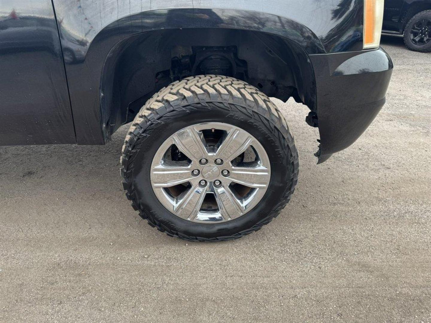 2008 Black /Black GMC Yukon (1GKEC63828J) with an 6.2l V8 SFI OHV HO 6.2l engine, Automatic transmission, located at 745 East Steele Rd., West Columbia, SC, 29170, (803) 755-9148, 33.927212, -81.148483 - Photo#30