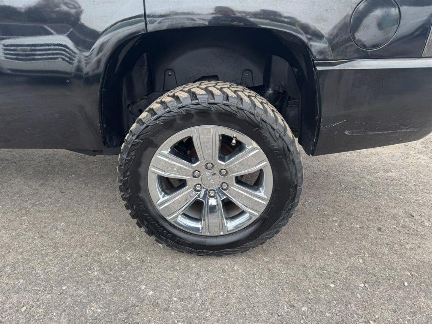 2008 Black /Black GMC Yukon (1GKEC63828J) with an 6.2l V8 SFI OHV HO 6.2l engine, Automatic transmission, located at 745 East Steele Rd., West Columbia, SC, 29170, (803) 755-9148, 33.927212, -81.148483 - Photo#32