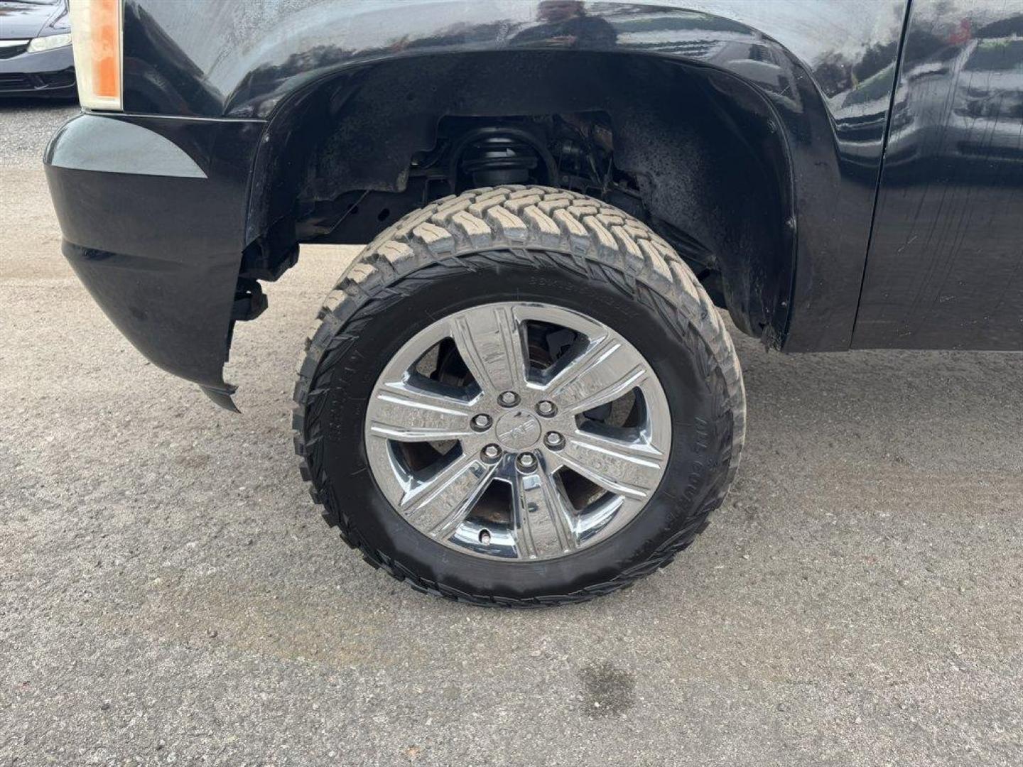 2008 Black /Black GMC Yukon (1GKEC63828J) with an 6.2l V8 SFI OHV HO 6.2l engine, Automatic transmission, located at 745 East Steele Rd., West Columbia, SC, 29170, (803) 755-9148, 33.927212, -81.148483 - Photo#33