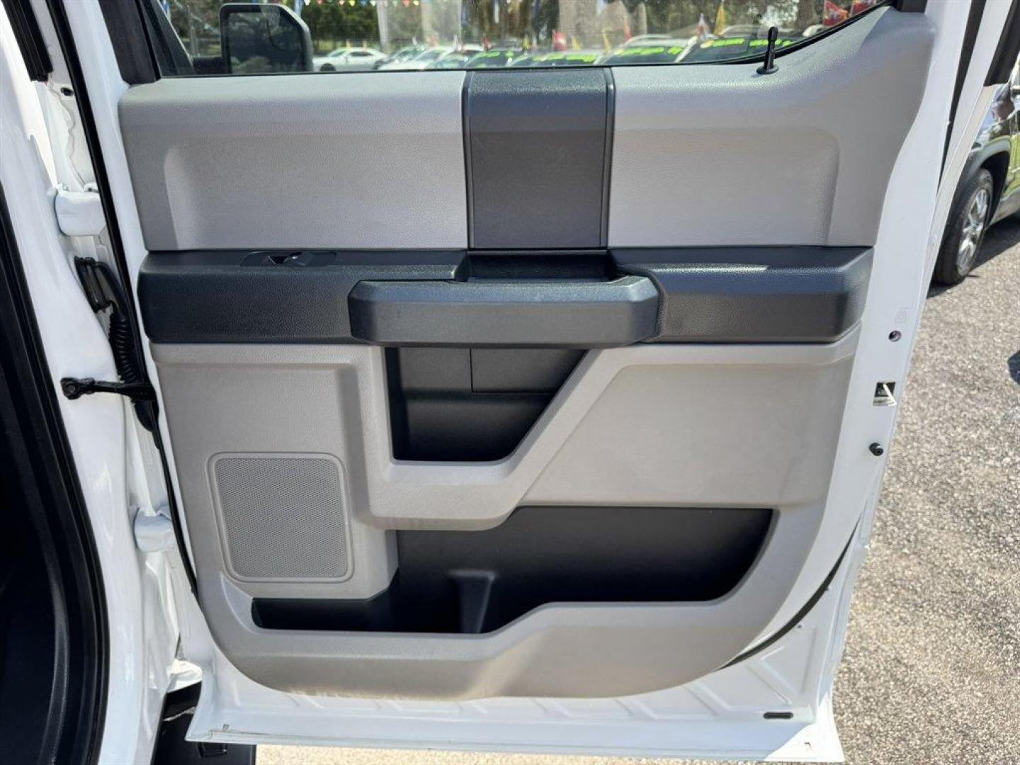 2019 White /Black Ford F150 (1FTEW1EP9KF) with an 2.7l V6 DI T/C Ecoboost 2 engine, Automatic transmission, located at 745 East Steele Rd., West Columbia, SC, 29170, (803) 755-9148, 33.927212, -81.148483 - Special Internet Price! 2019 Ford F150 STX Package - Photo#24