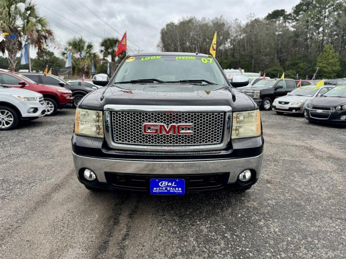 2007 Black /Grey GMC Sierra 1500 (2GTEC13J771) with an 5.3l V8 SFI 5.3l engine, Automatic transmission, located at 745 East Steele Rd., West Columbia, SC, 29170, (803) 755-9148, 33.927212, -81.148483 - Special Internet Price! 2007 GMC Sierra 1500 - Photo#1