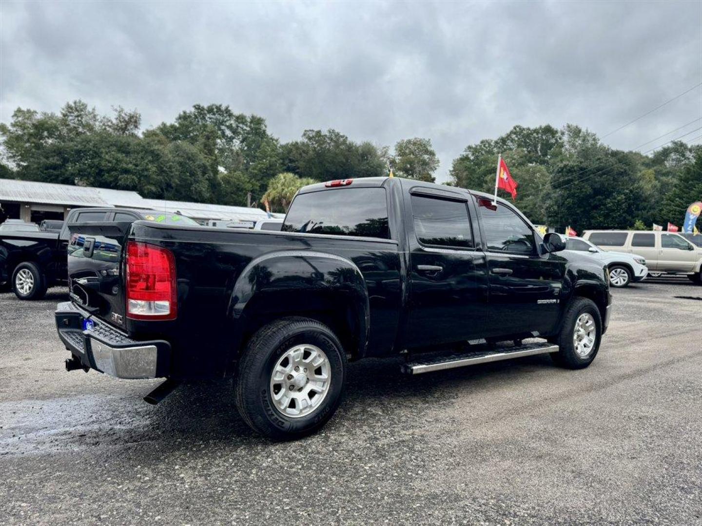 2007 Black /Grey GMC Sierra 1500 (2GTEC13J771) with an 5.3l V8 SFI 5.3l engine, Automatic transmission, located at 745 East Steele Rd., West Columbia, SC, 29170, (803) 755-9148, 33.927212, -81.148483 - Special Internet Price! 2007 GMC Sierra 1500 - Photo#3