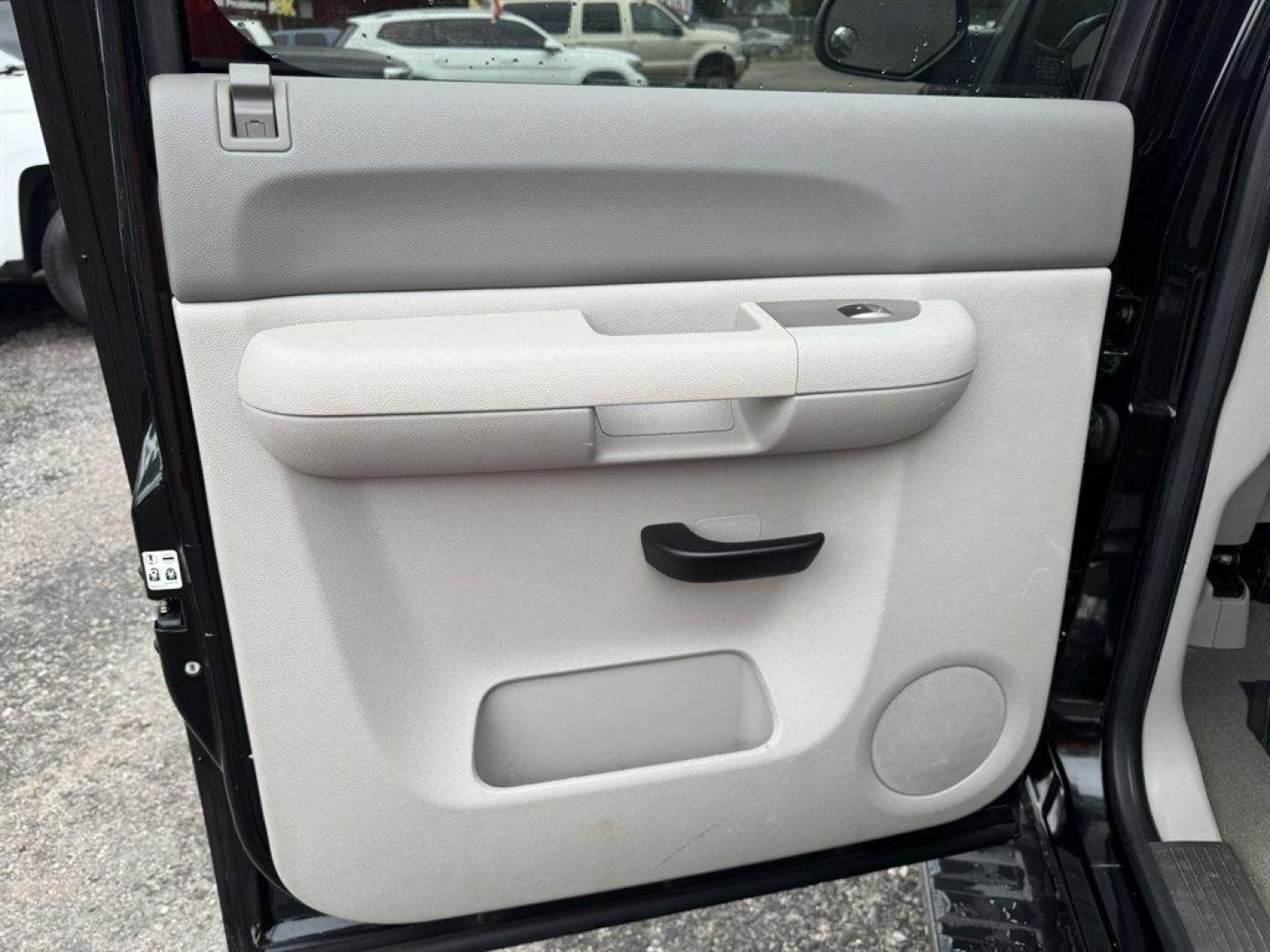 2007 Black /Grey GMC Sierra 1500 (2GTEC13J771) with an 5.3l V8 SFI 5.3l engine, Automatic transmission, located at 745 East Steele Rd., West Columbia, SC, 29170, (803) 755-9148, 33.927212, -81.148483 - Special Internet Price! 2007 GMC Sierra 1500 - Photo#18