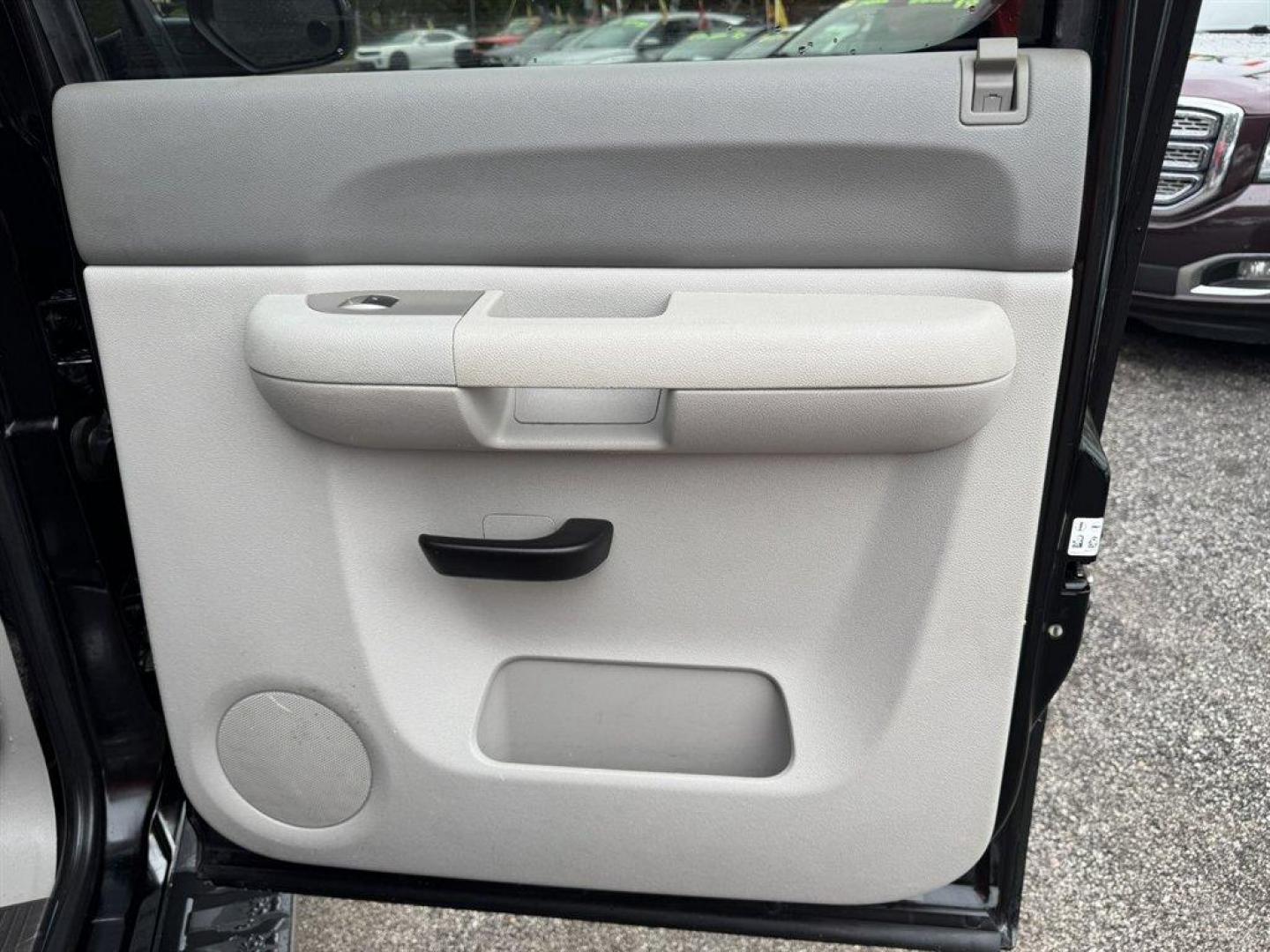 2007 Black /Grey GMC Sierra 1500 (2GTEC13J771) with an 5.3l V8 SFI 5.3l engine, Automatic transmission, located at 745 East Steele Rd., West Columbia, SC, 29170, (803) 755-9148, 33.927212, -81.148483 - Special Internet Price! 2007 GMC Sierra 1500 - Photo#20