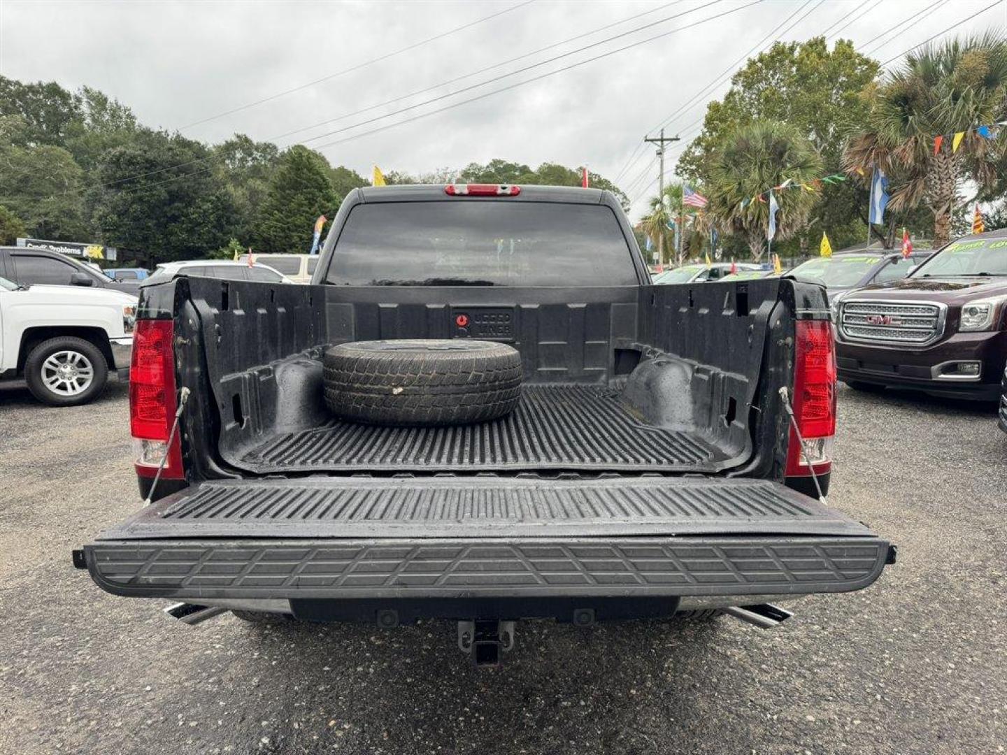 2007 Black /Grey GMC Sierra 1500 (2GTEC13J771) with an 5.3l V8 SFI 5.3l engine, Automatic transmission, located at 745 East Steele Rd., West Columbia, SC, 29170, (803) 755-9148, 33.927212, -81.148483 - Special Internet Price! 2007 GMC Sierra 1500 - Photo#24