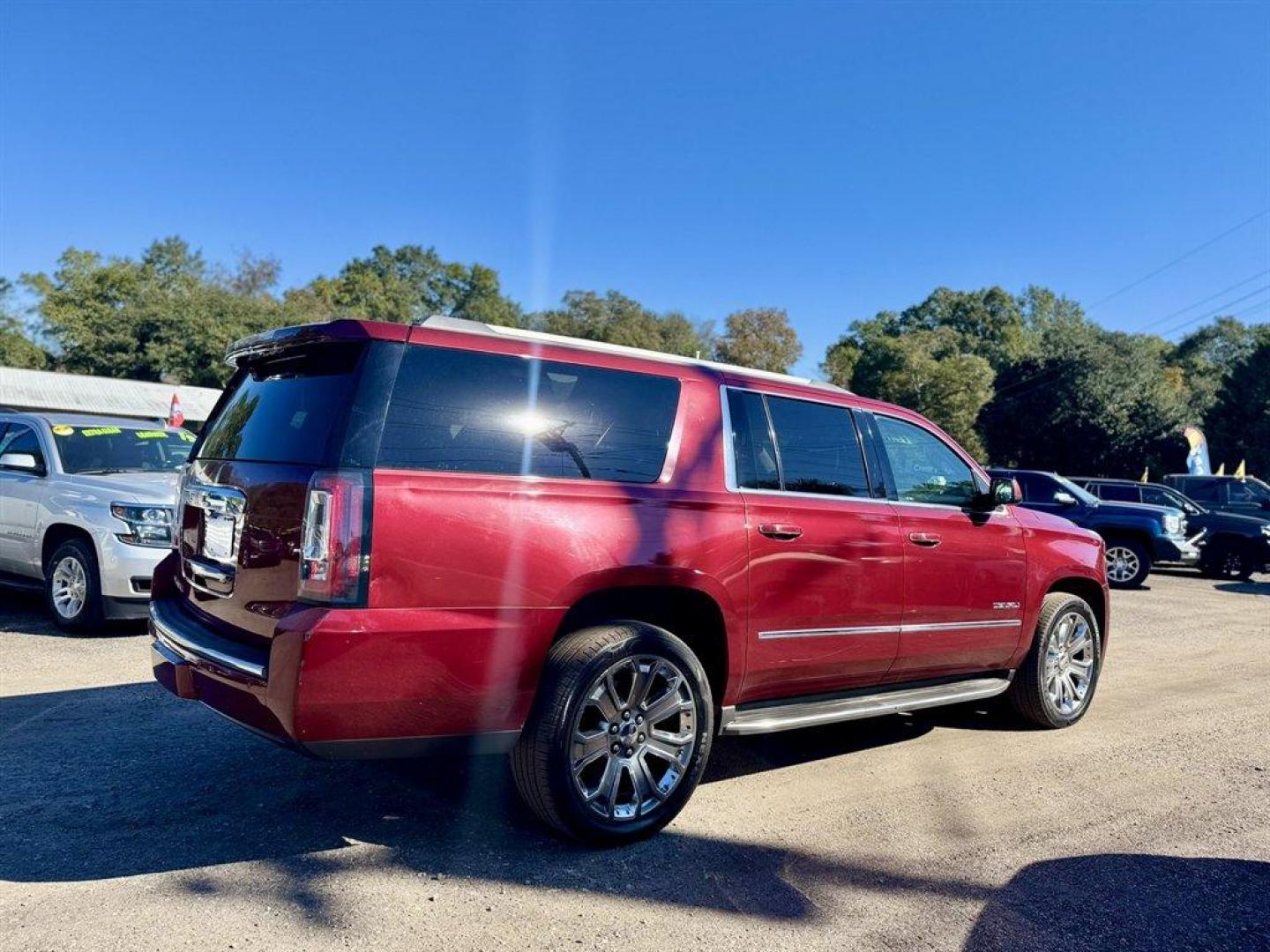 2016 Red /Black GMC Yukon XL (1GKS2HKJ7GR) with an 6.2l V8 DI VVT Flex 6.2l engine, Automatic transmission, located at 745 East Steele Rd., West Columbia, SC, 29170, (803) 755-9148, 33.927212, -81.148483 - Special Internet Price! 2016 GMC Yukon XL - Photo#3