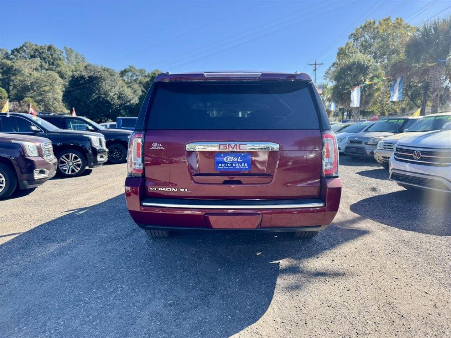 2016 Red /Black GMC Yukon XL (1GKS2HKJ7GR) with an 6.2l V8 DI VVT Flex 6.2l engine, Automatic transmission, located at 745 East Steele Rd., West Columbia, SC, 29170, (803) 755-9148, 33.927212, -81.148483 - Special Internet Price! 2016 GMC Yukon XL - Photo#4