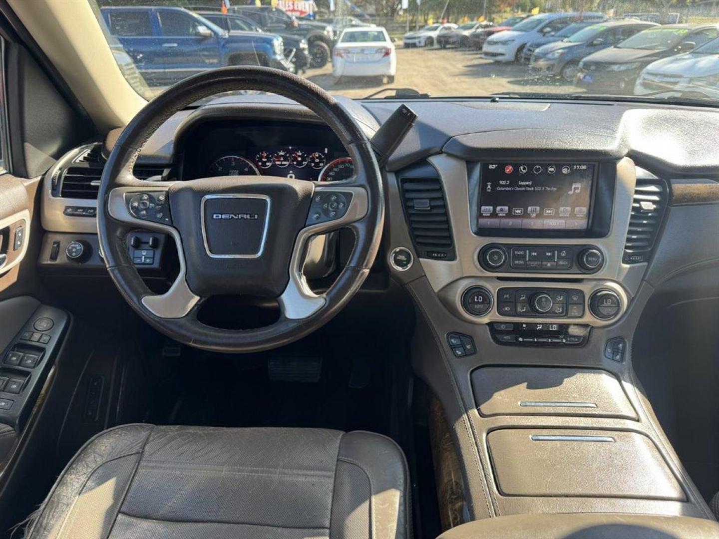 2016 Red /Black GMC Yukon XL (1GKS2HKJ7GR) with an 6.2l V8 DI VVT Flex 6.2l engine, Automatic transmission, located at 745 East Steele Rd., West Columbia, SC, 29170, (803) 755-9148, 33.927212, -81.148483 - Special Internet Price! 2016 GMC Yukon XL - Photo#6