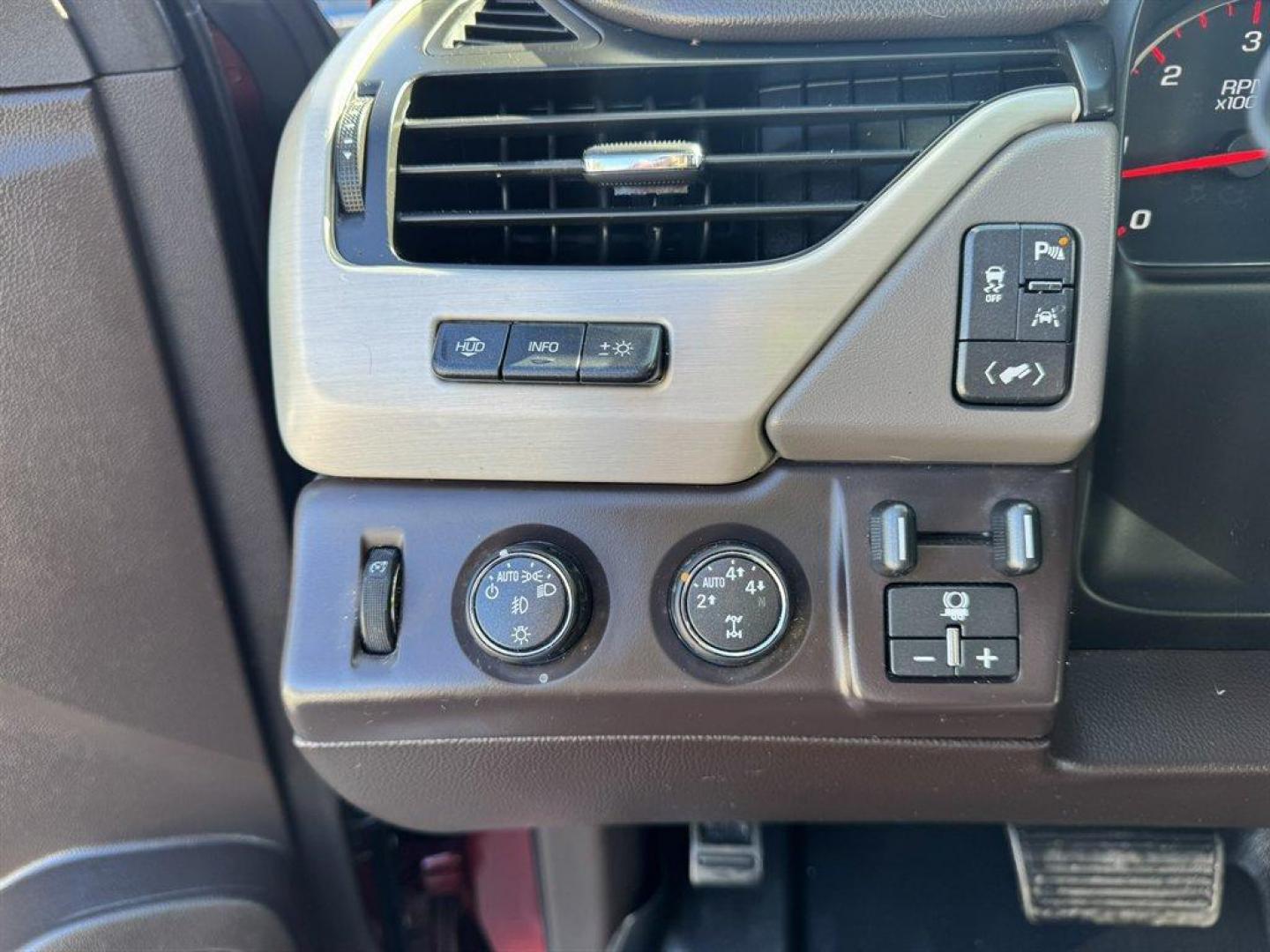 2016 Red /Black GMC Yukon XL (1GKS2HKJ7GR) with an 6.2l V8 DI VVT Flex 6.2l engine, Automatic transmission, located at 745 East Steele Rd., West Columbia, SC, 29170, (803) 755-9148, 33.927212, -81.148483 - Special Internet Price! 2016 GMC Yukon XL - Photo#18